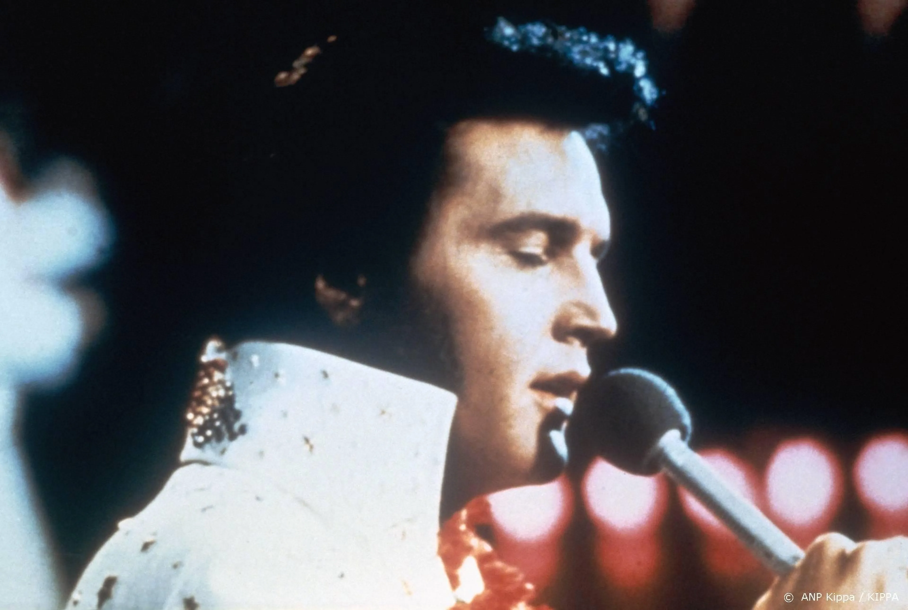 Met stenen bezette toque van Elvis Presley te koop