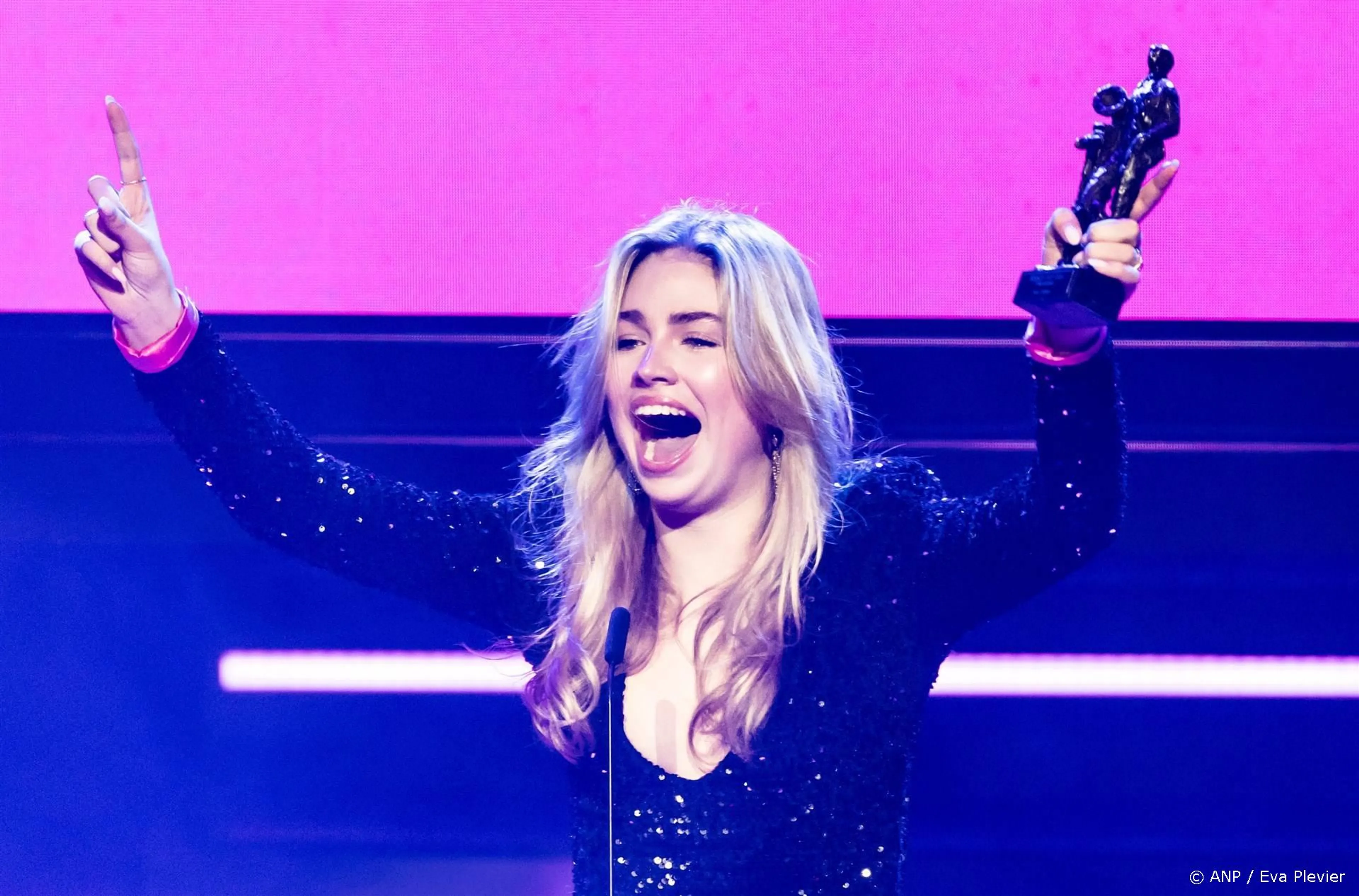 Heuglijk nieuws voor fans van Roxy Dekker