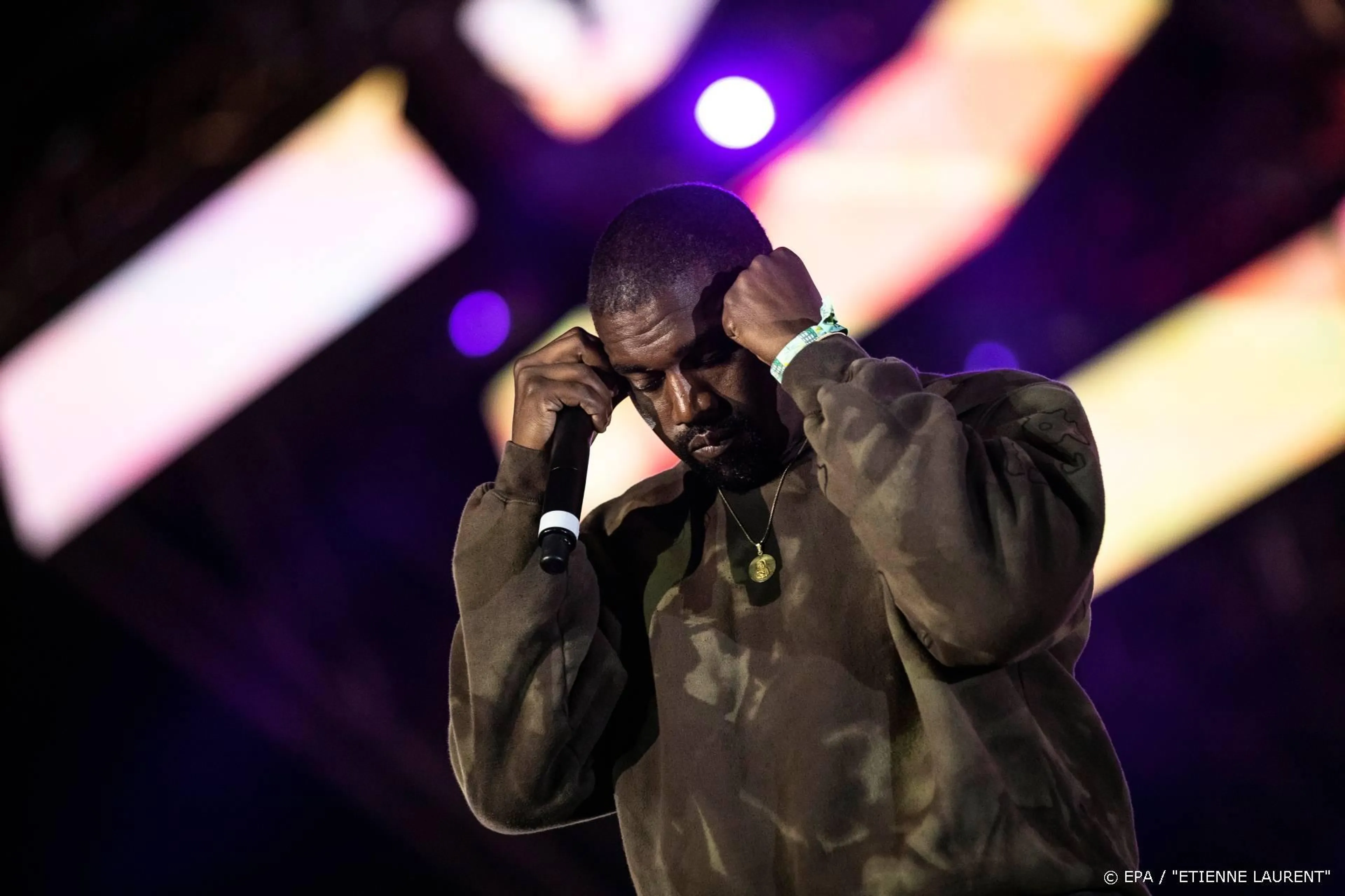 Kanye West huurt extra campagnemedewerkers in