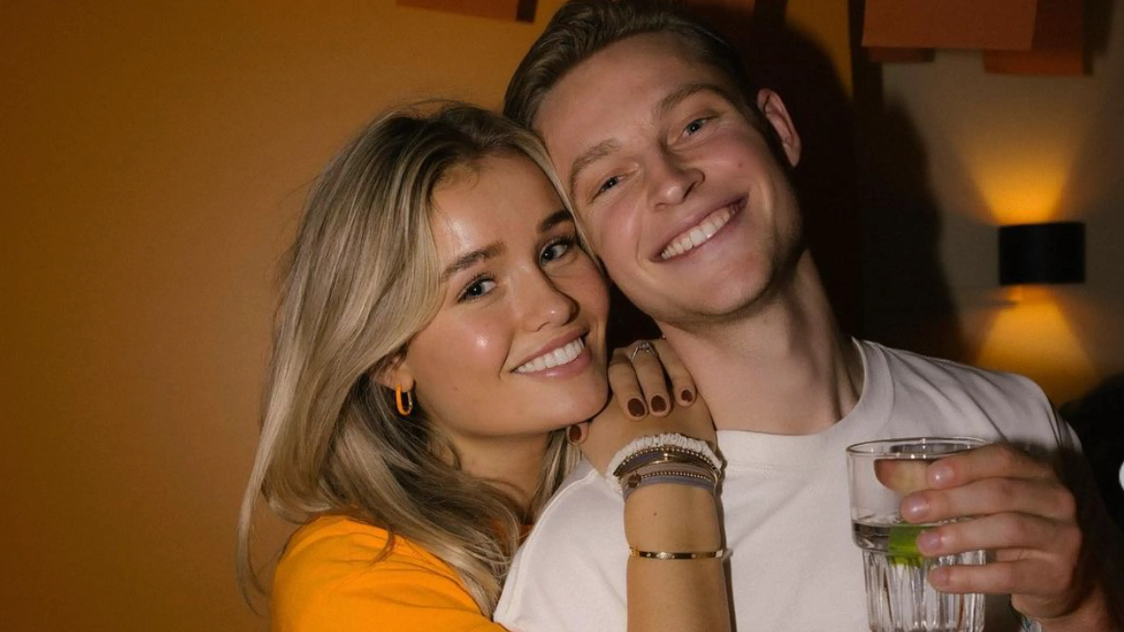 Frenkie de Jong en Mikky maken babynaam bekend