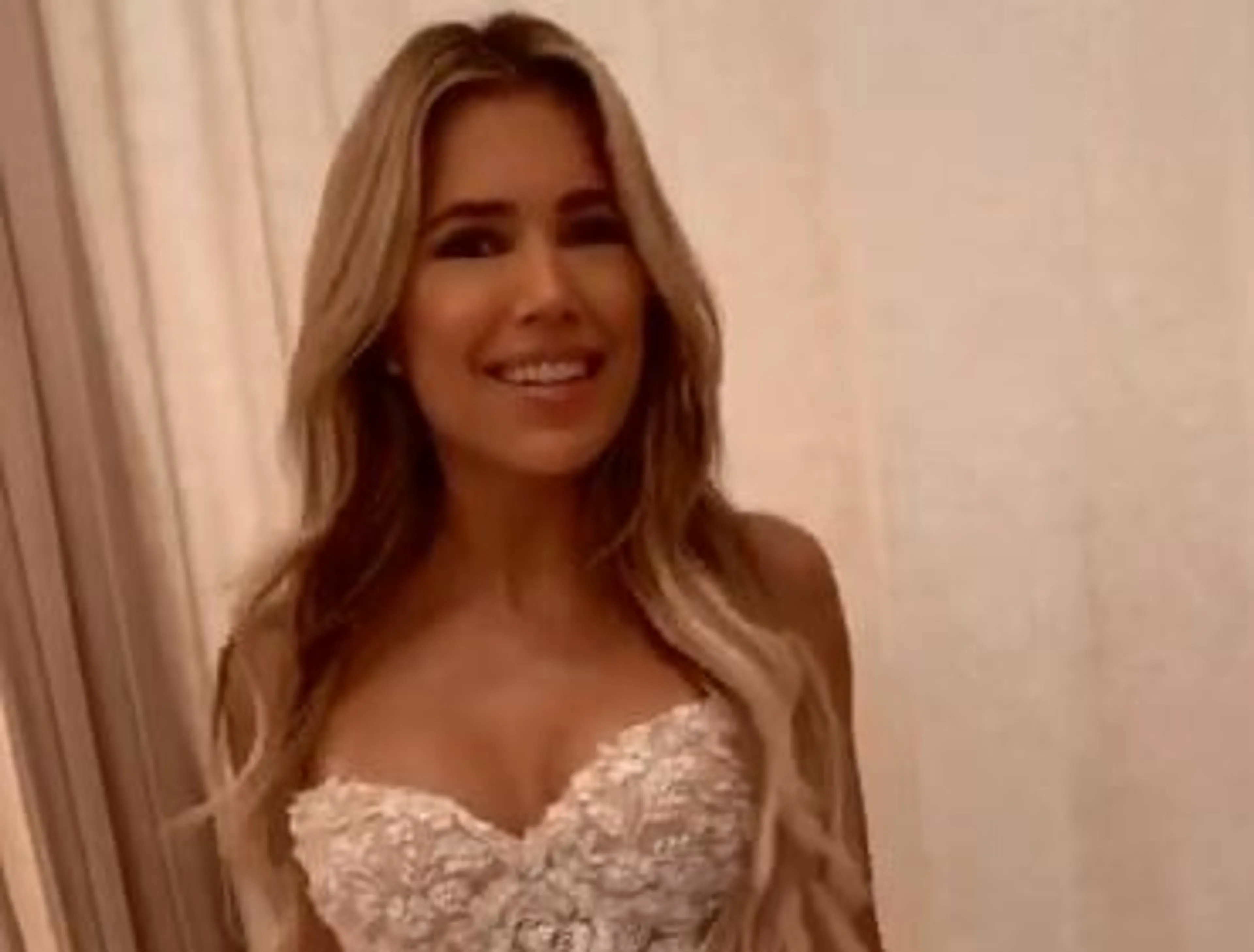 ZIEN: Prachtige Sylvie straalt in trouwjurk!