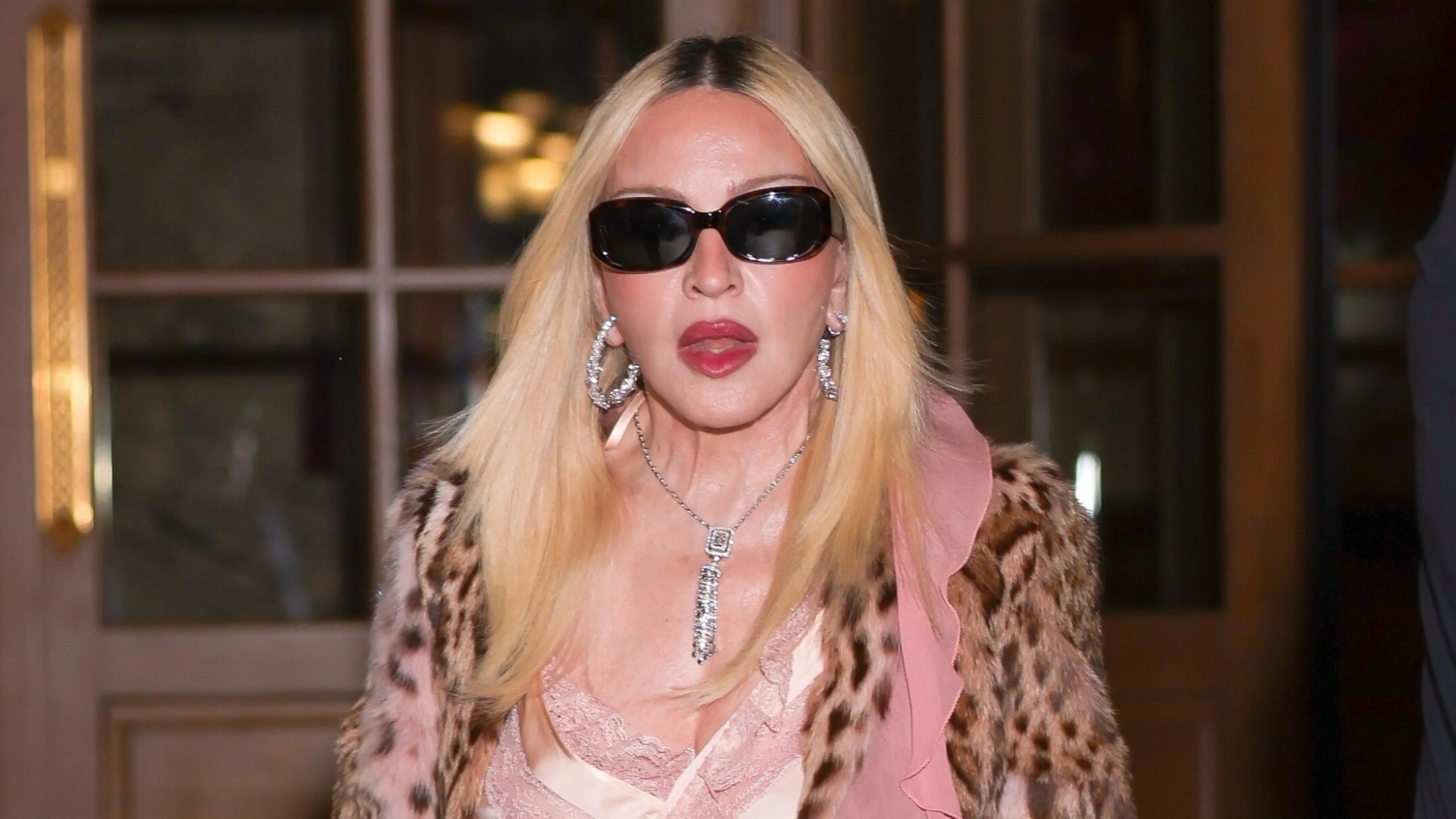 Madonna verschijnt bijna uur te laat op World Pride Music Festival