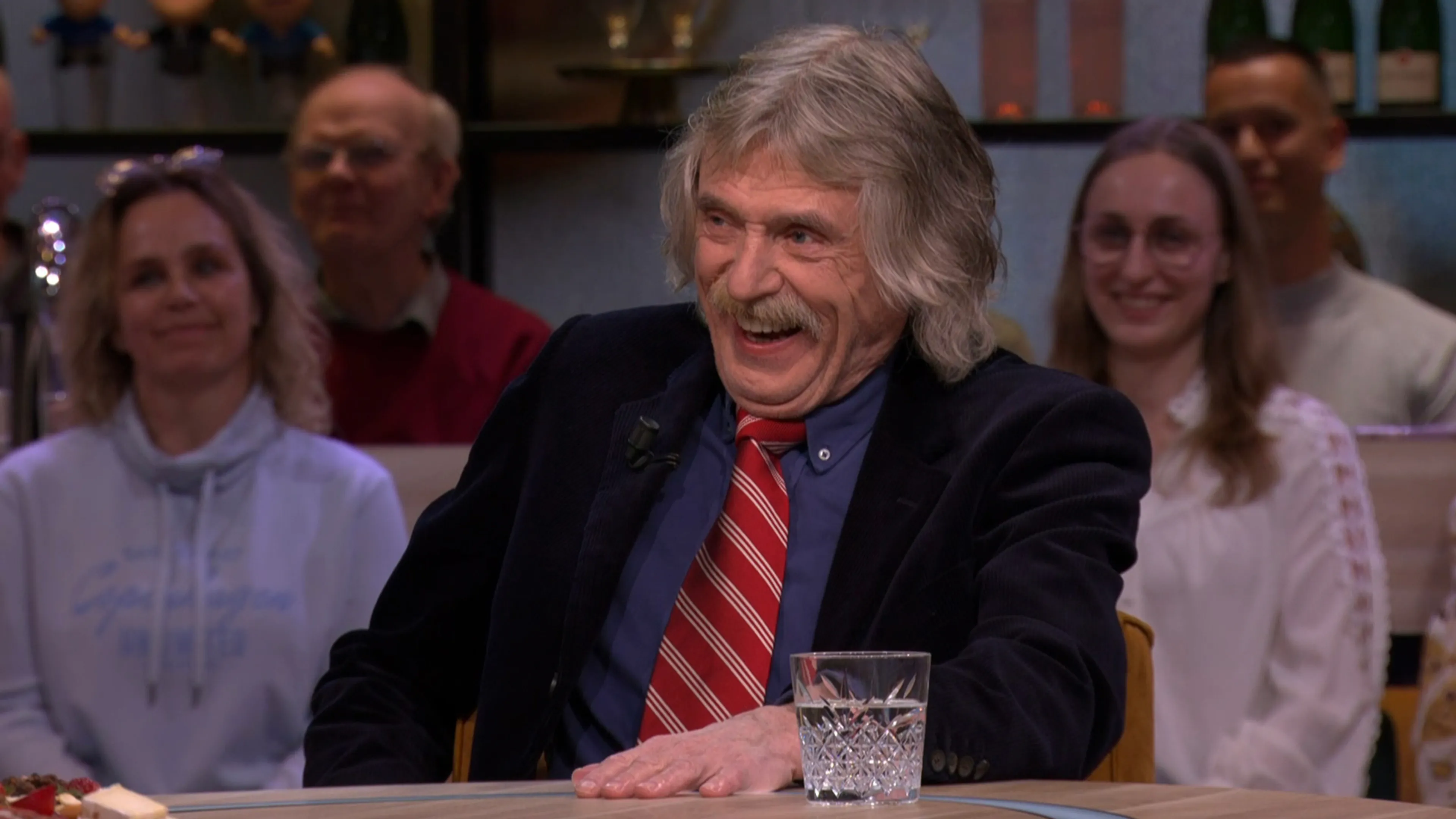Johan vertelt ooit gepoept te hebben op een rotonde: ‘En die auto’s reden maar rond…’