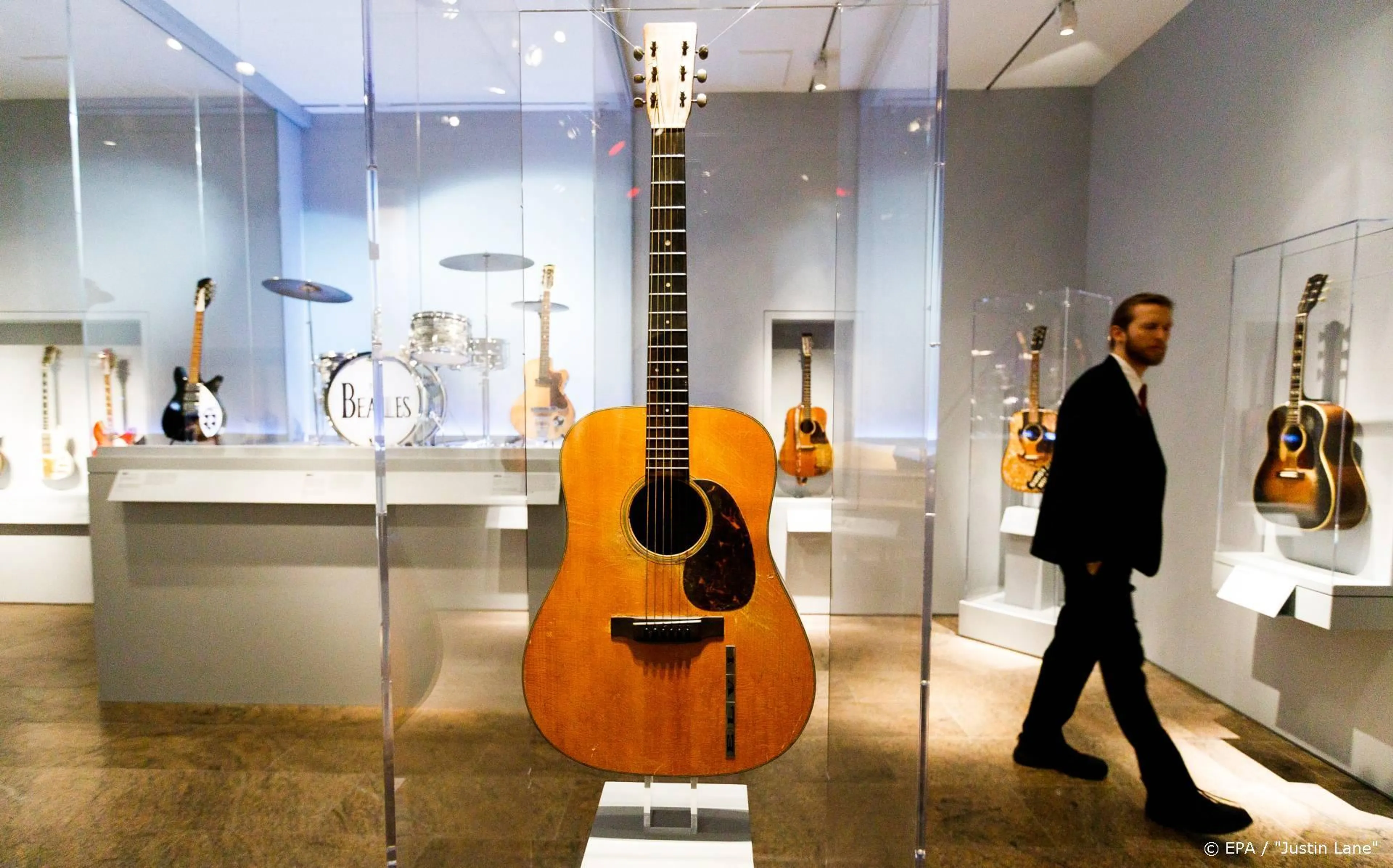 Iconische gitaar van Elvis Presley wordt geveild