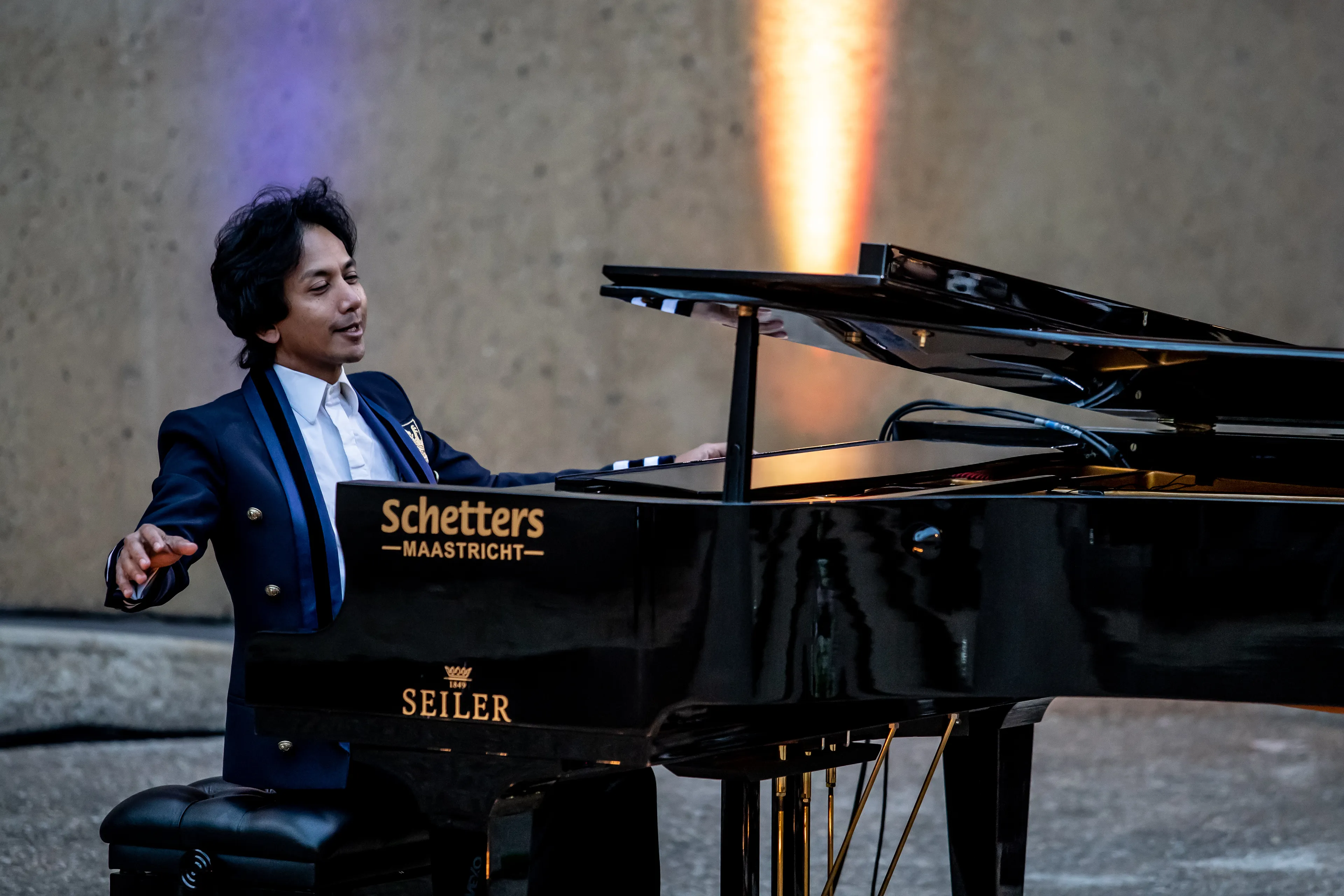 Bekijk hier optreden van Wibi Soerjadi in het Concertgebouw