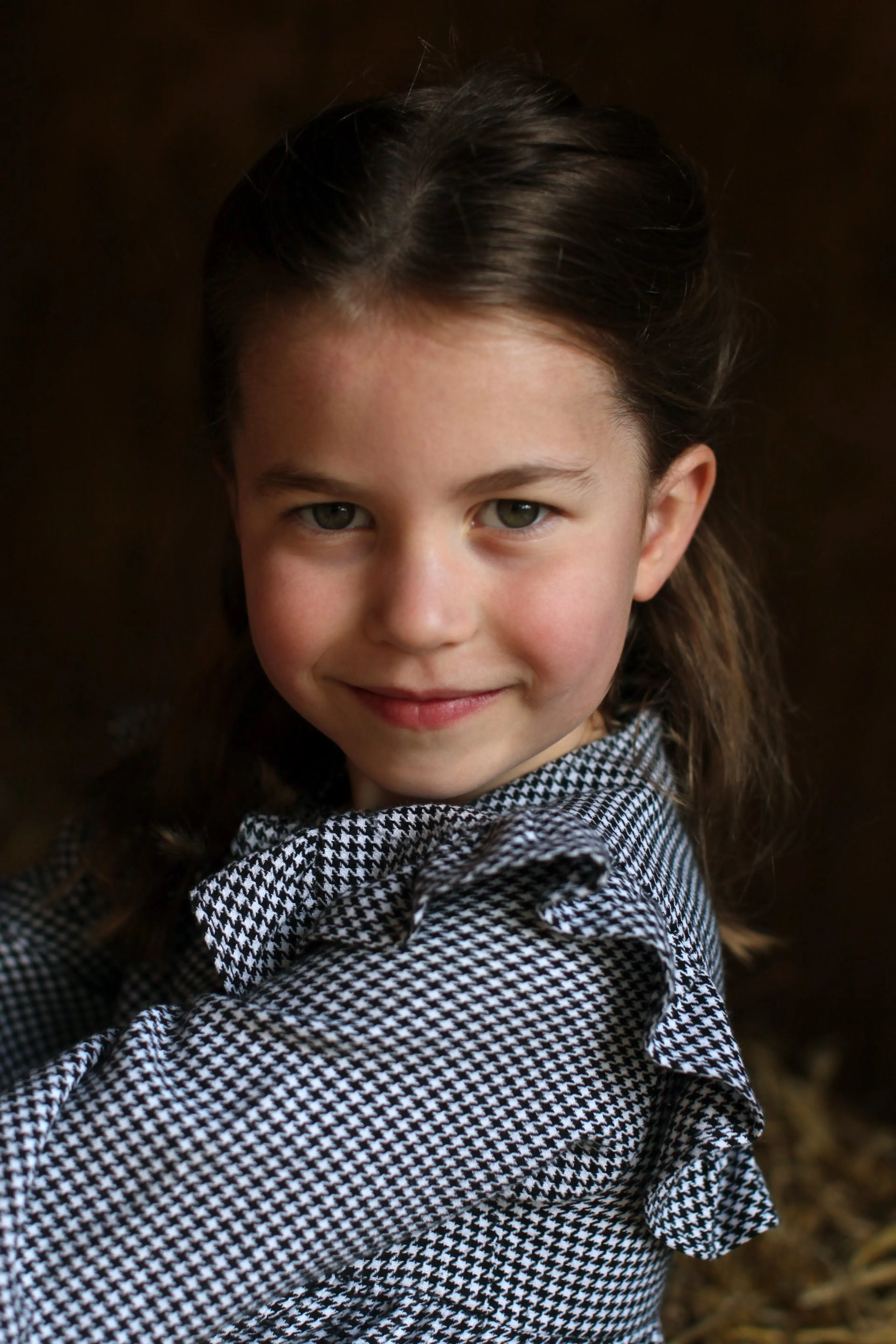 SCHATTIG: Hof deelt foto’s van jarig prinsesje Charlotte