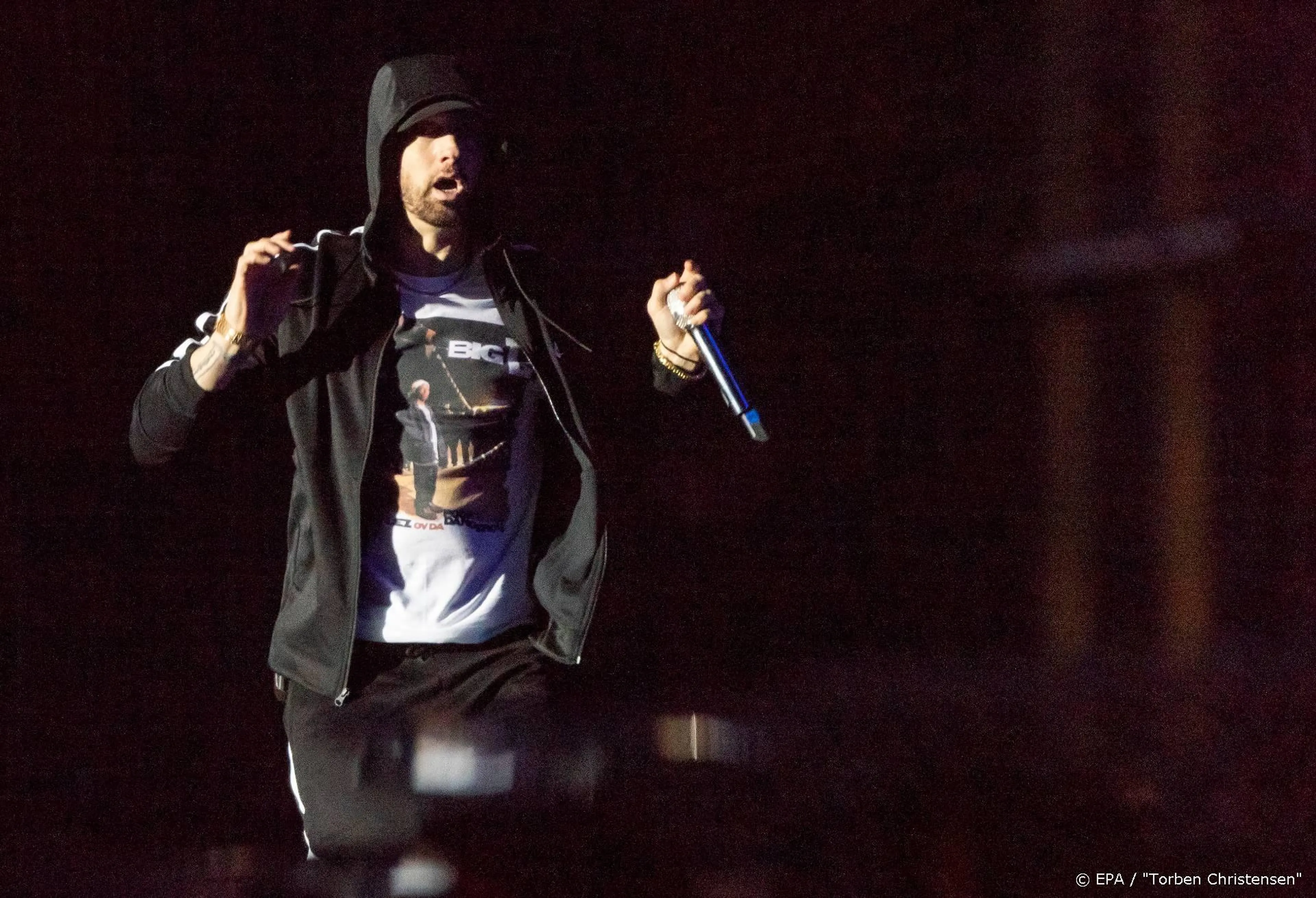 Eminem brengt opnieuw onaangekondigd nieuw album uit