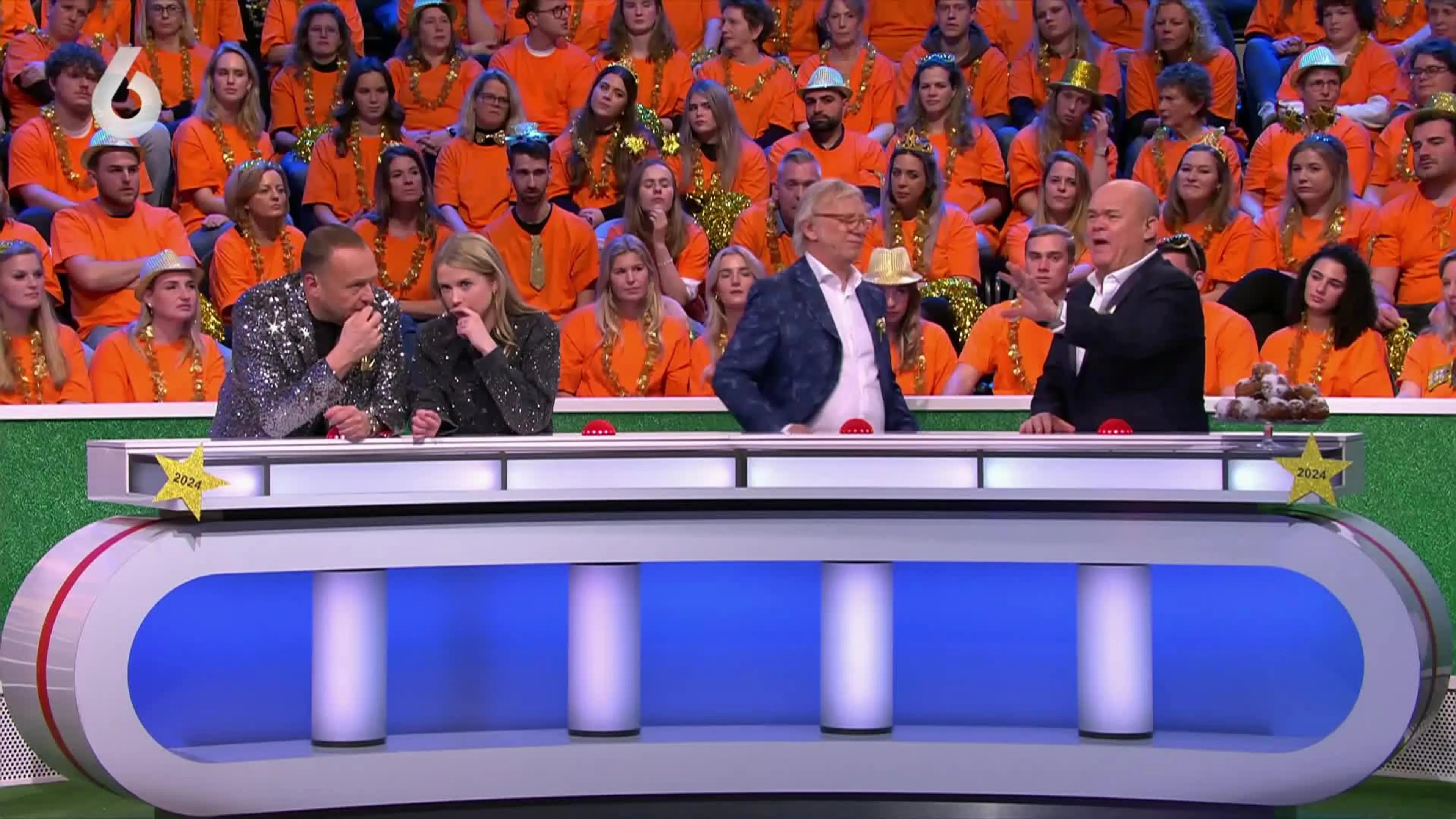 Debbie betrapt Paul op valsspelen in Ik Hou van Holland
