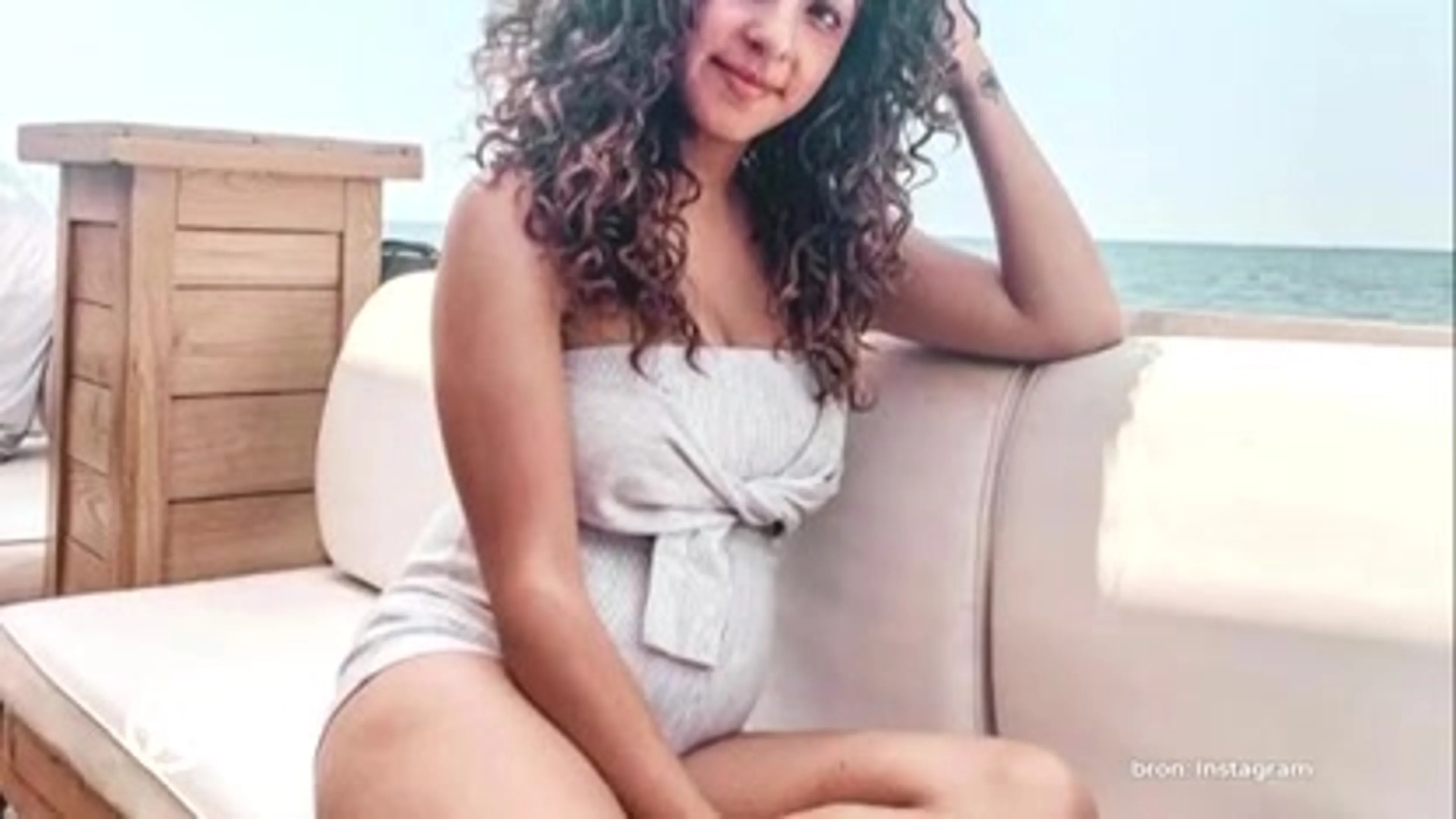Temptation-Rodanya showt babybuik in bikini