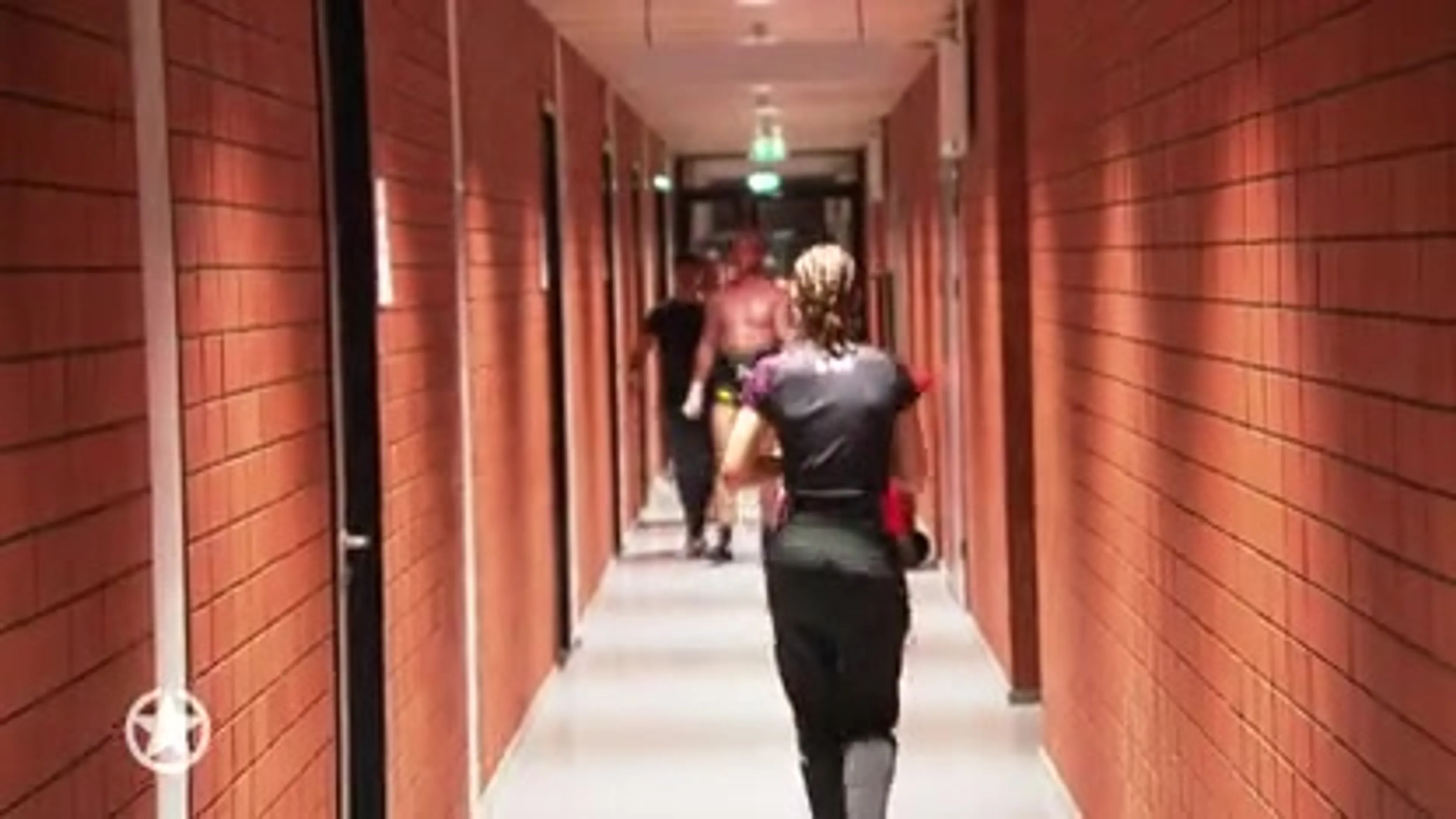 ZIEN! Temptation-Sidney Bout totaal ontstemd na gevecht: 'K*nkerzooi!'