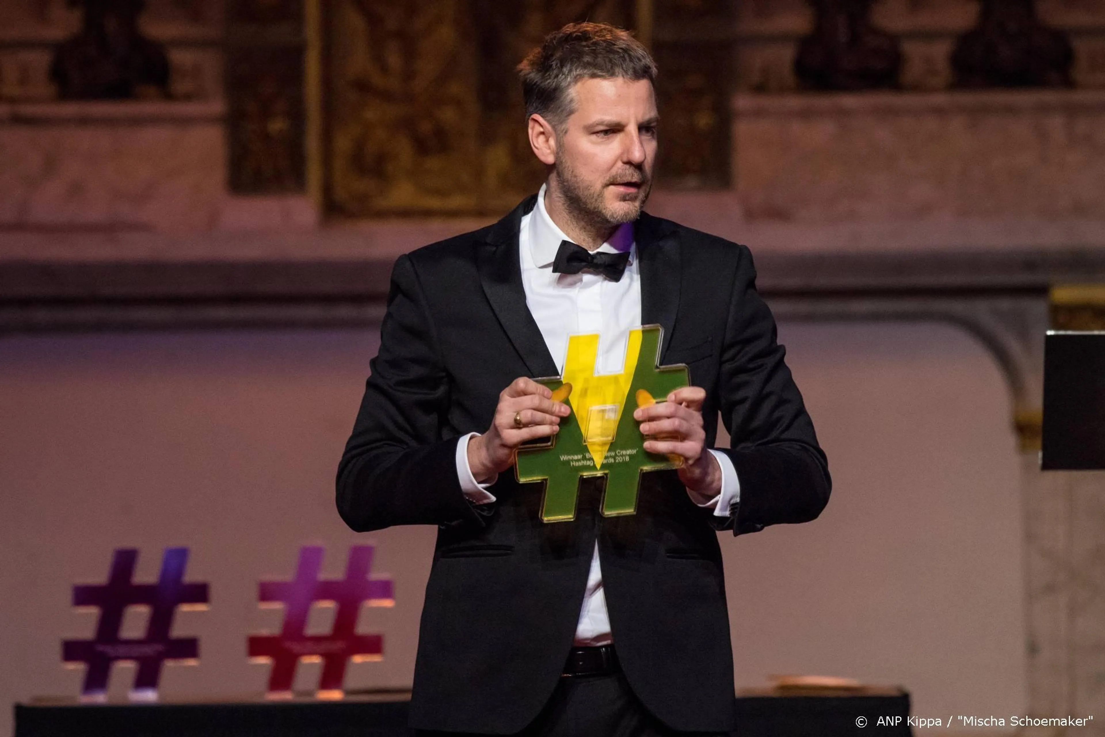 Vjeze Fur gaat bellen met fans in plaats van instagrammen
