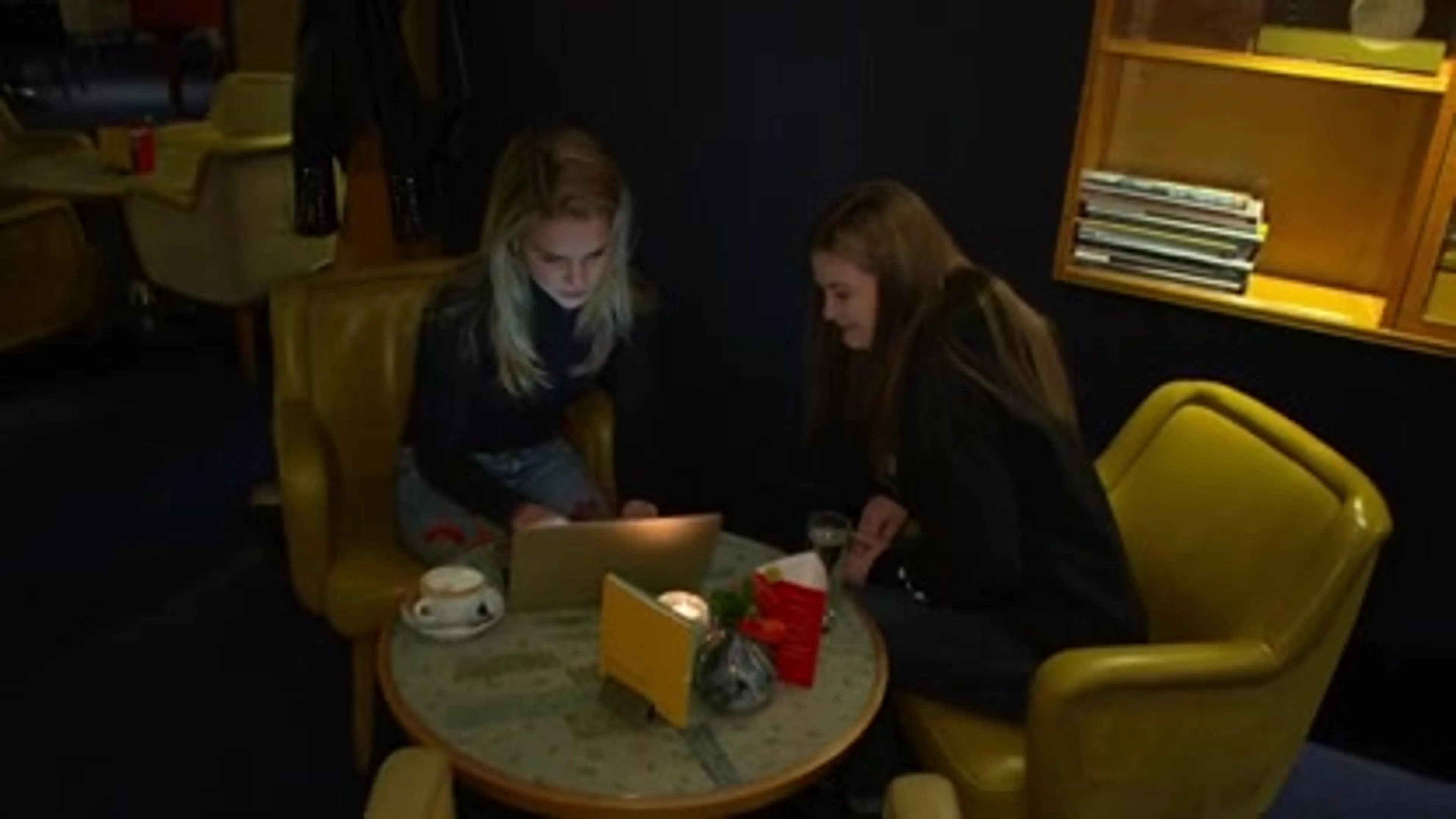 Voor Unicef snuffelen kinderen aan droombaan van BN'ers!