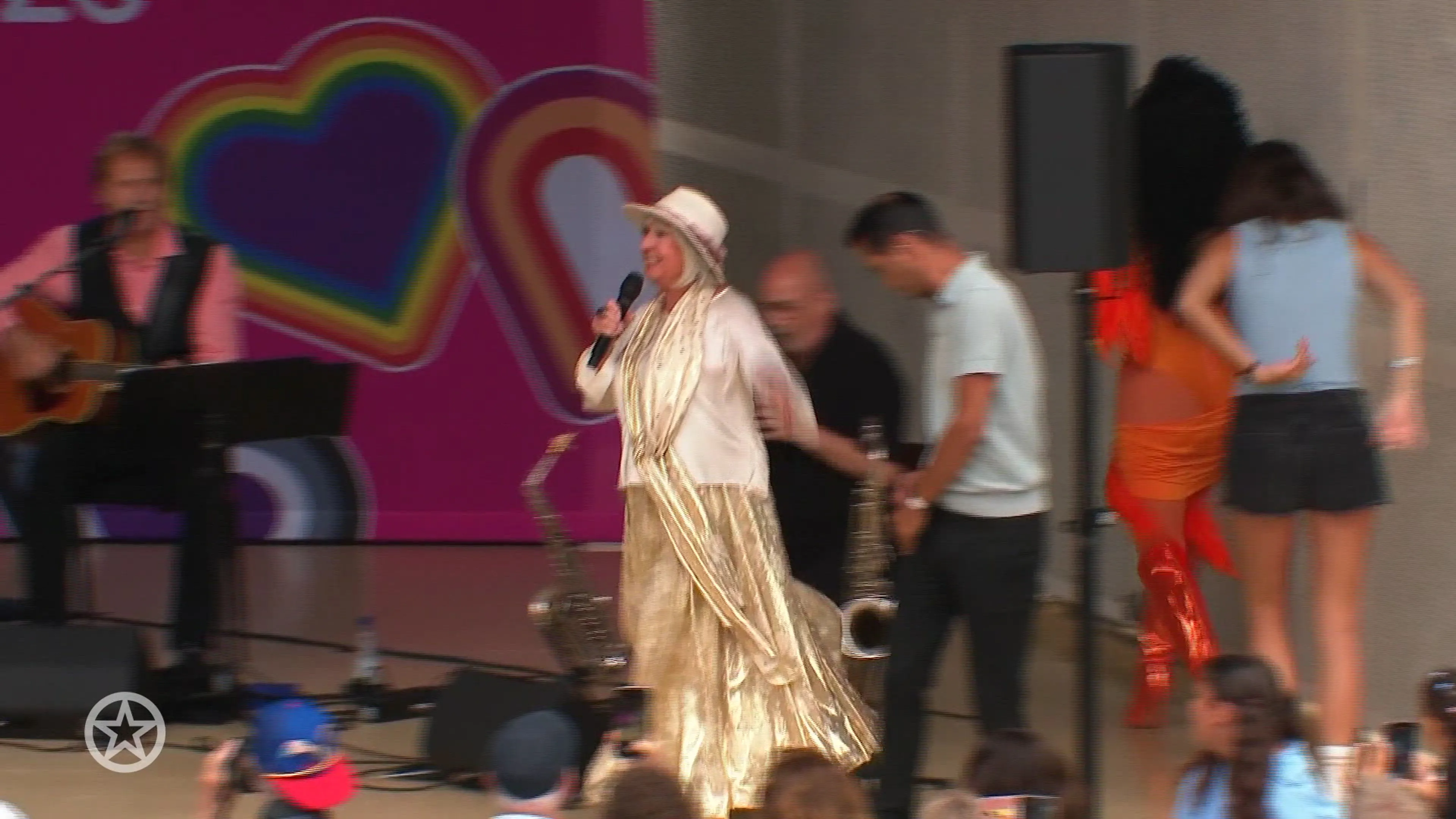 Willeke Alberti emotioneel na optreden
