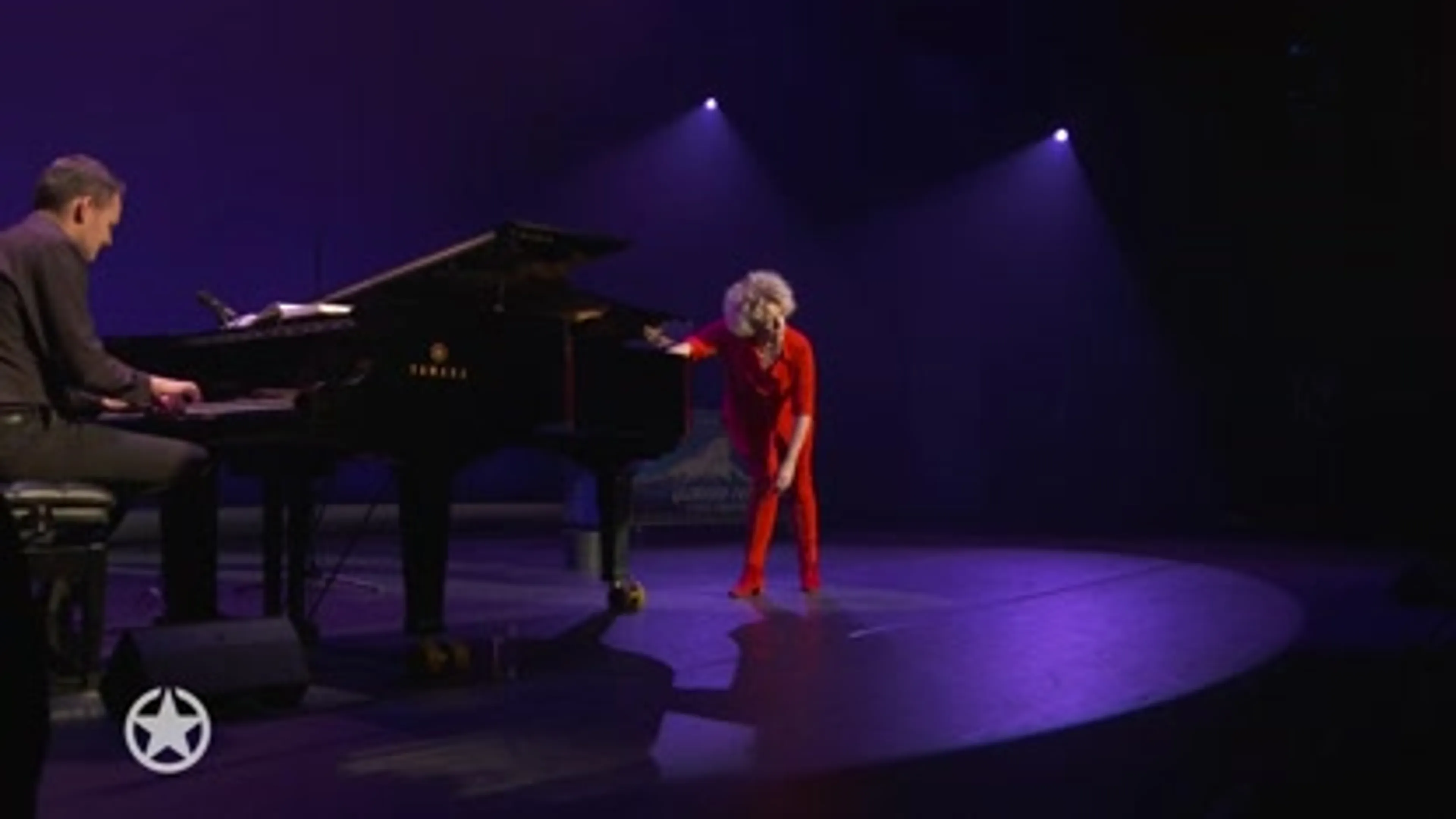 Deze artiest staat weer met Brigitte Kaandorp op het podium