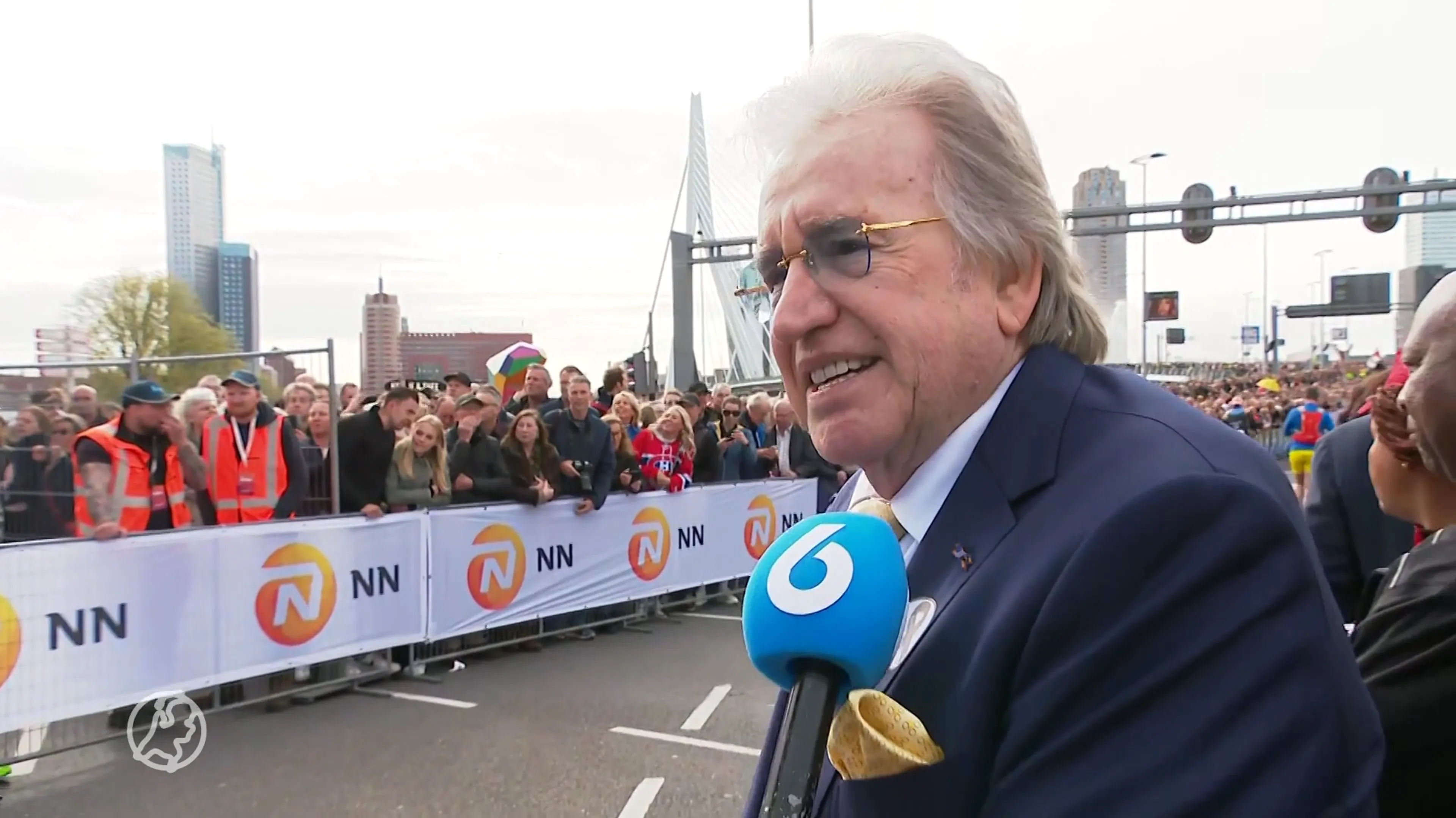 Lee Towers emotioneel na laatste keer 'You'll Never Walk Alone' bij marathon Rotterdam
