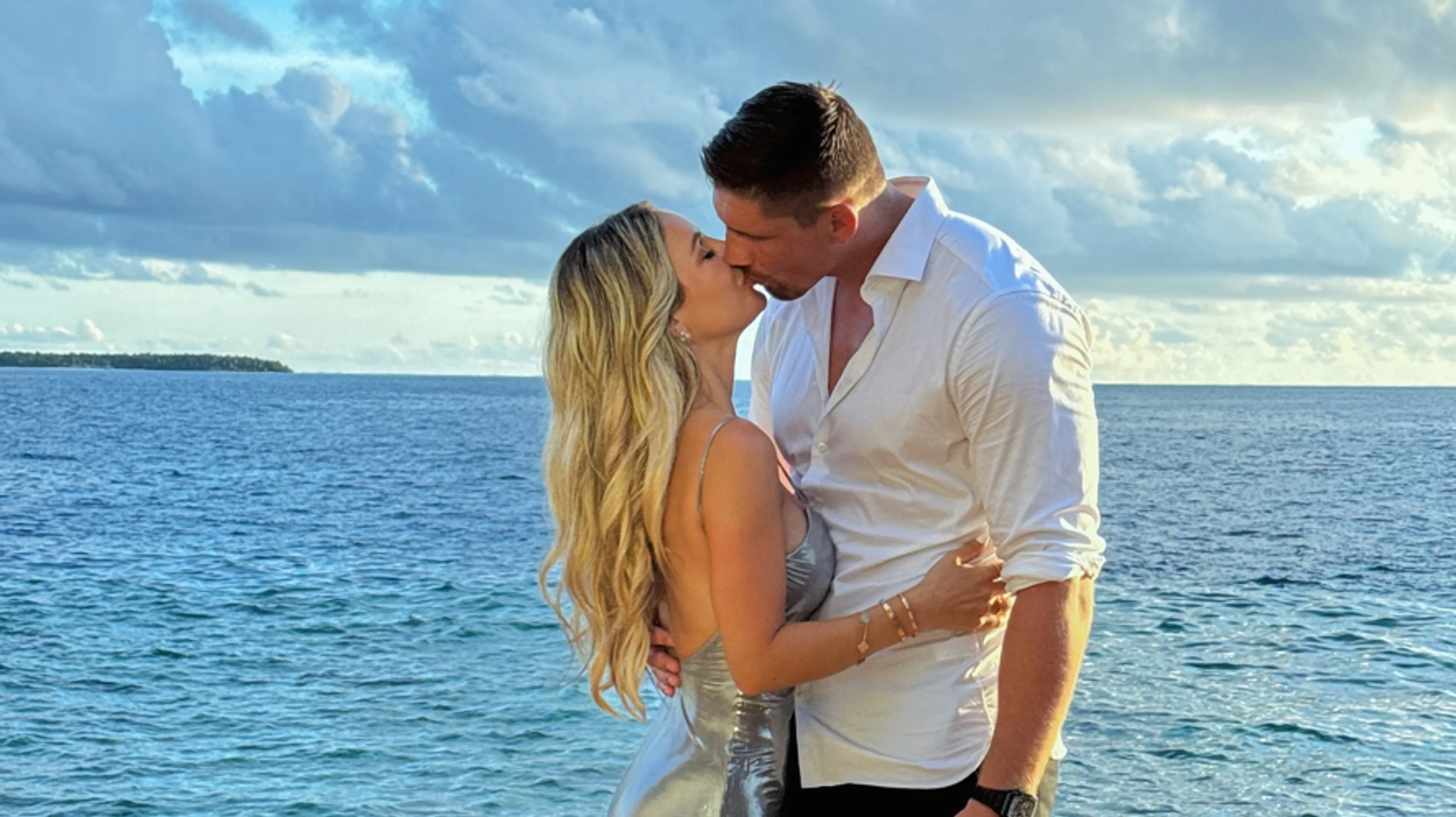 Vriendin Rico Verhoeven deelt emotioneel bericht over verloving