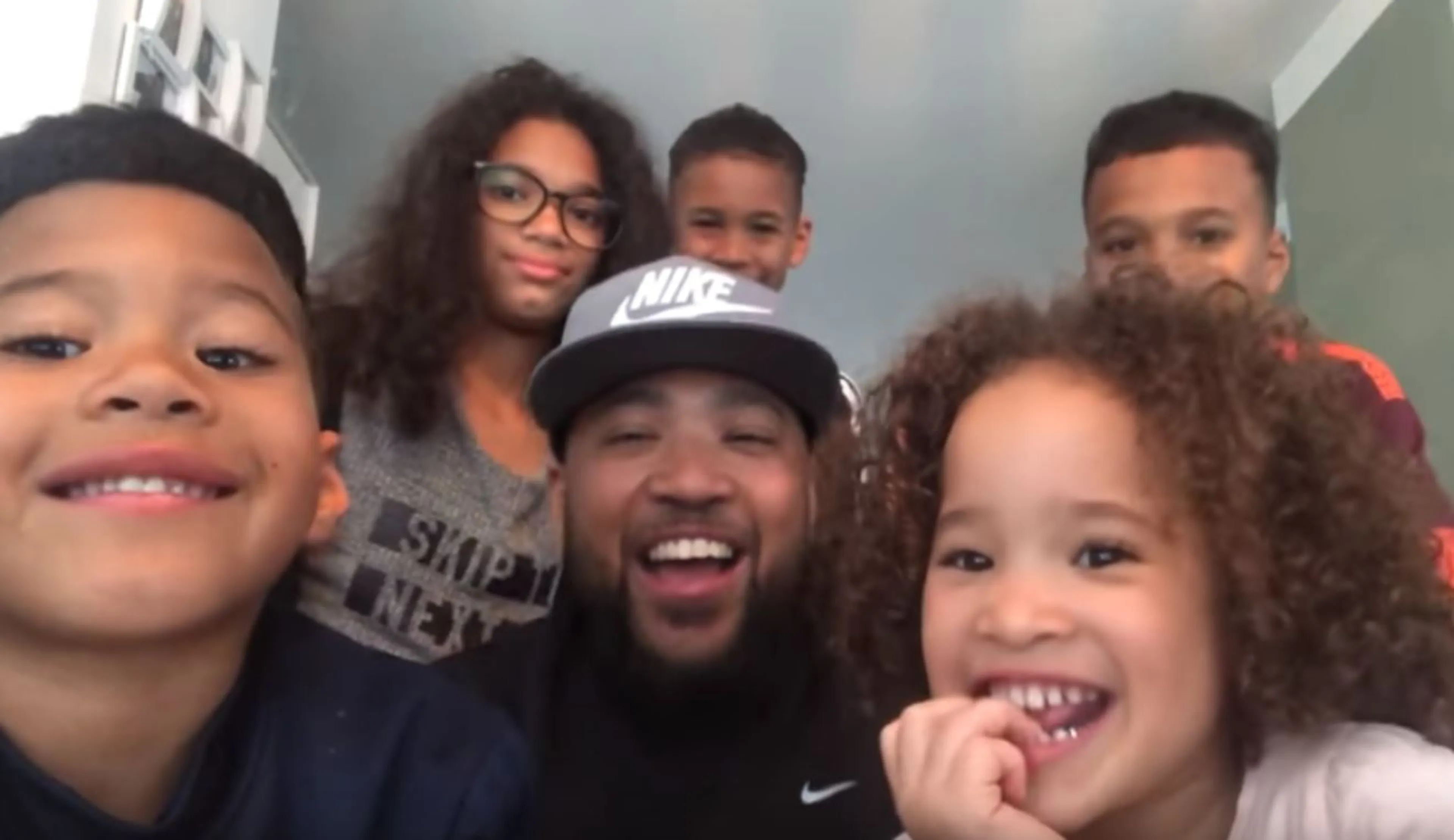 Papa Jay weigert kinderen naar school te sturen