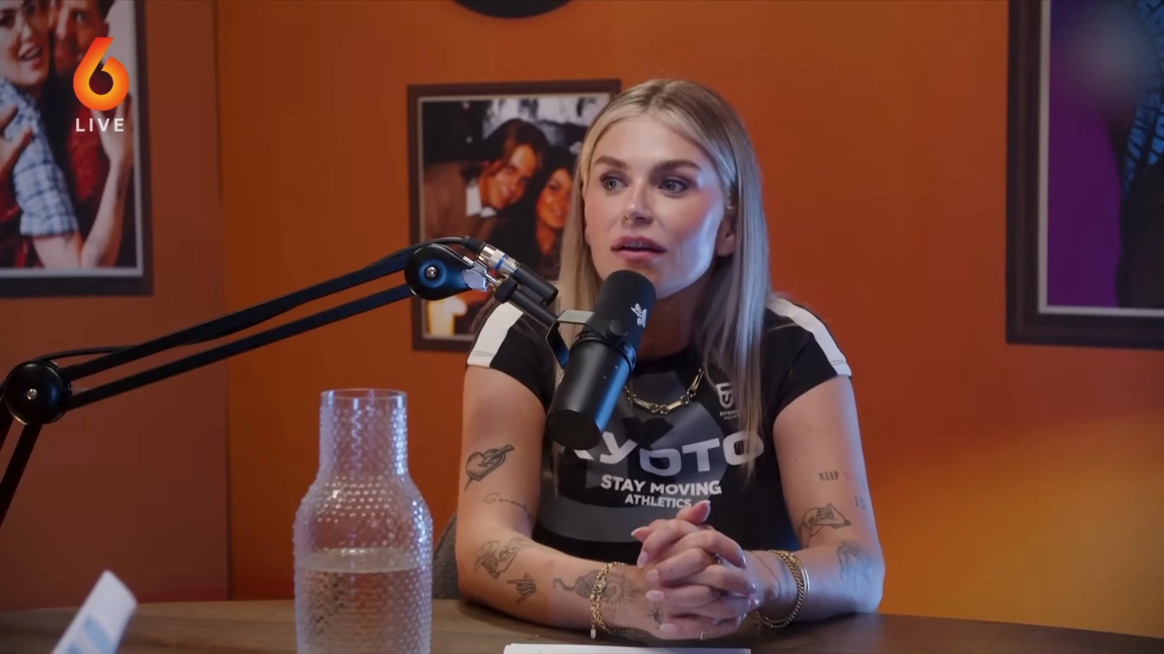 Bandleden niet blij met borstverkleining Roxeanne Hazes