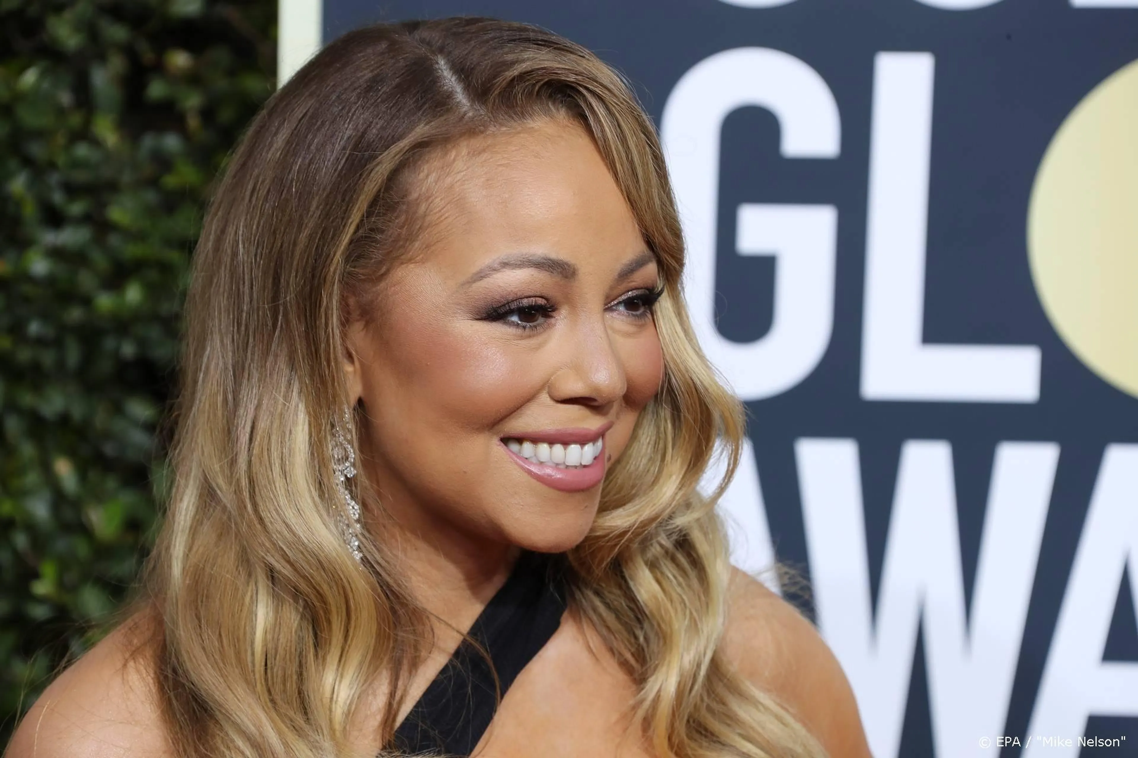 Mariah Carey zingt geslaagden toe