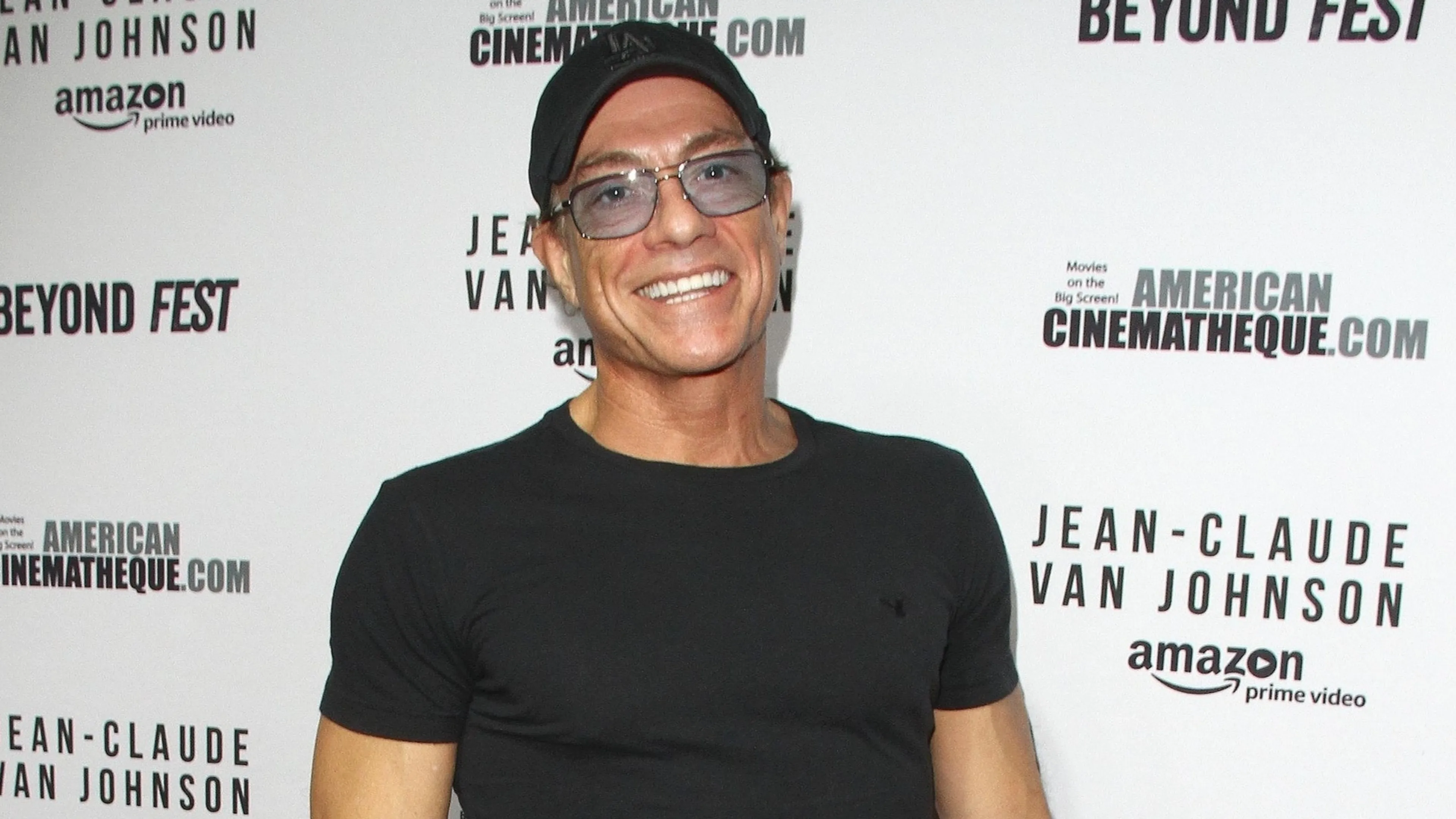 Jean-Claude Van Damme komt met bizarre boodschap voor Jake Paul