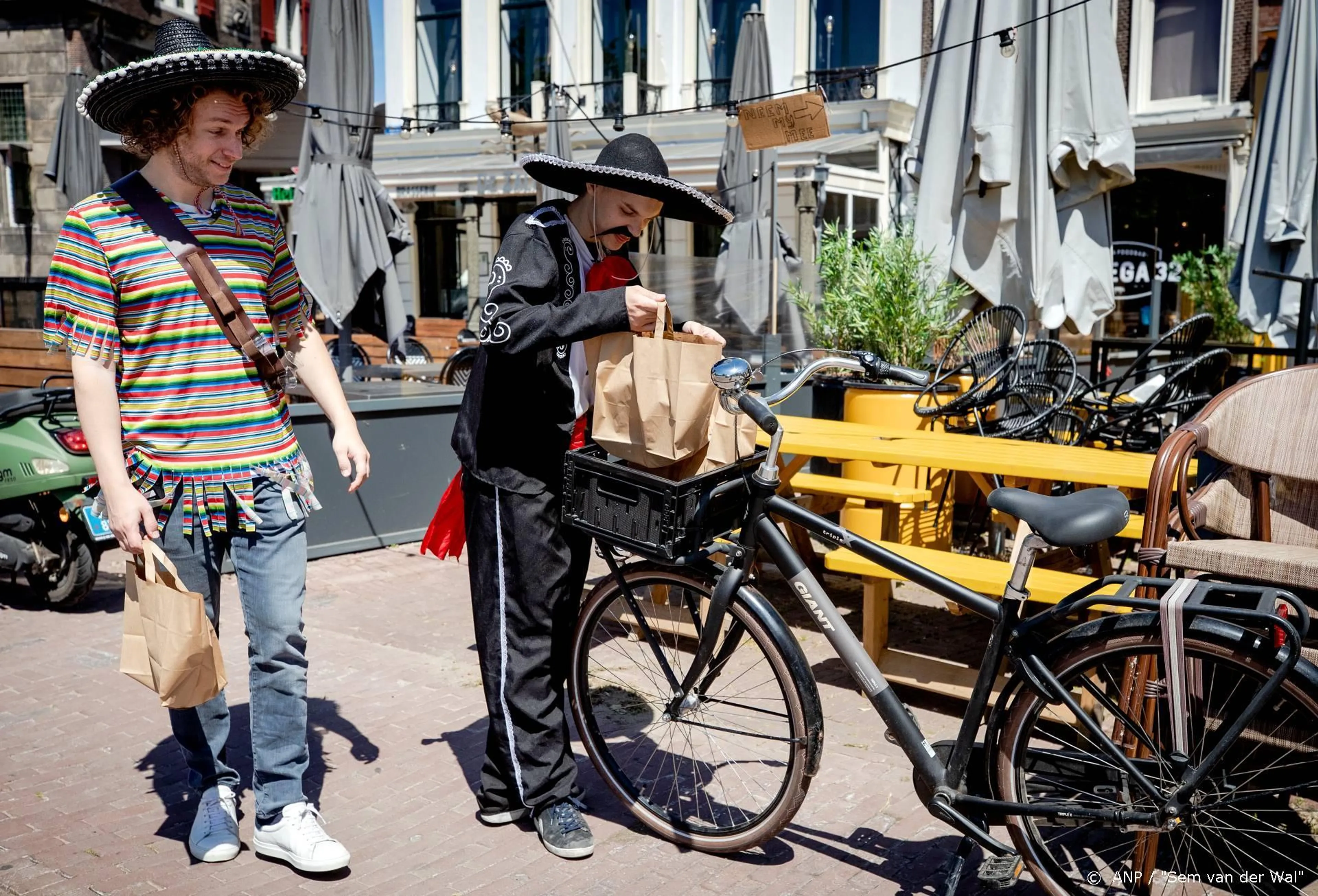 Mark van der Molen bezorgt maaltijden in Gouda
