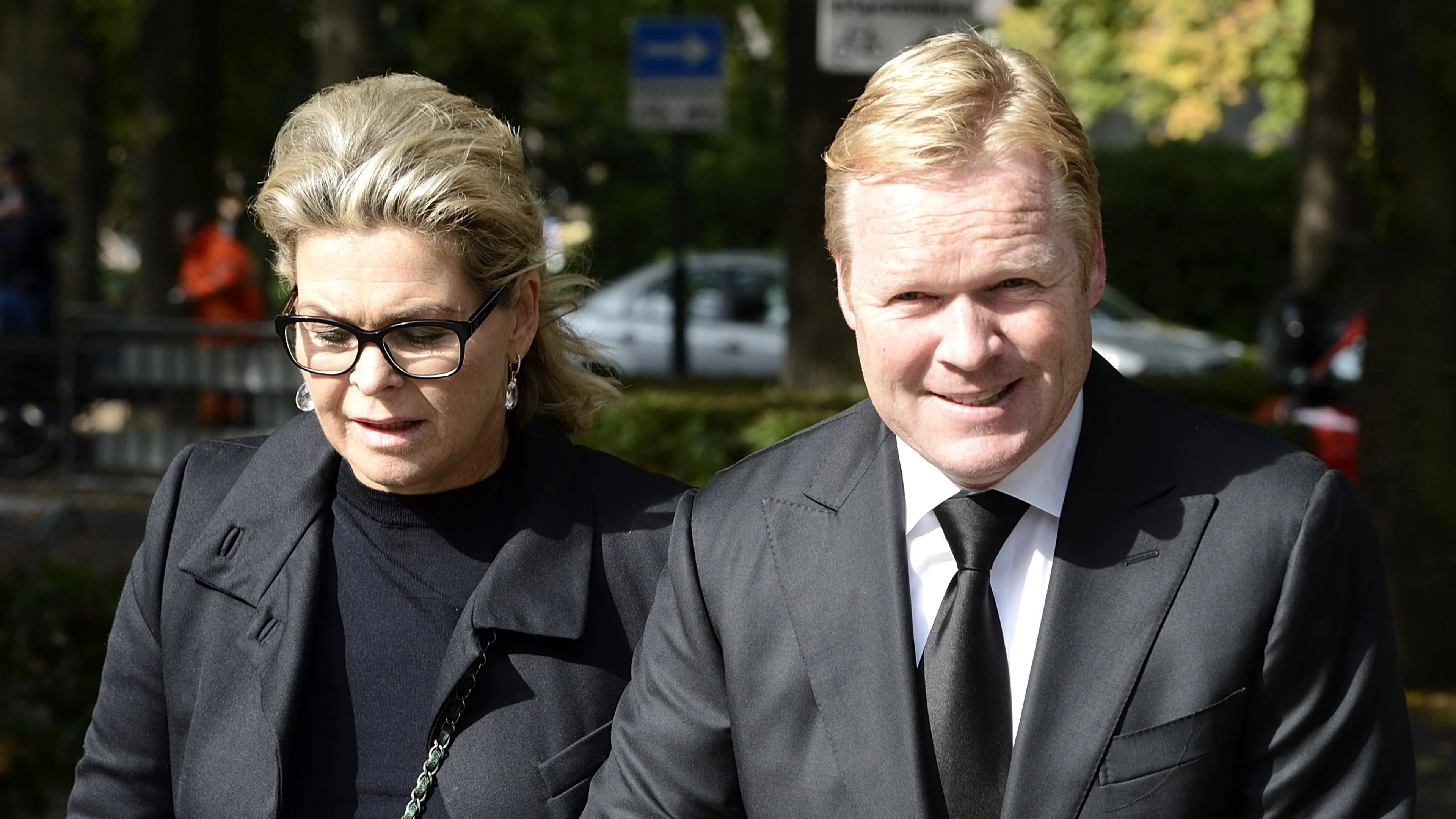 Ronald Koeman gekweld door afwezigheid zieke vrouw Bartina tijdens WK voetbal