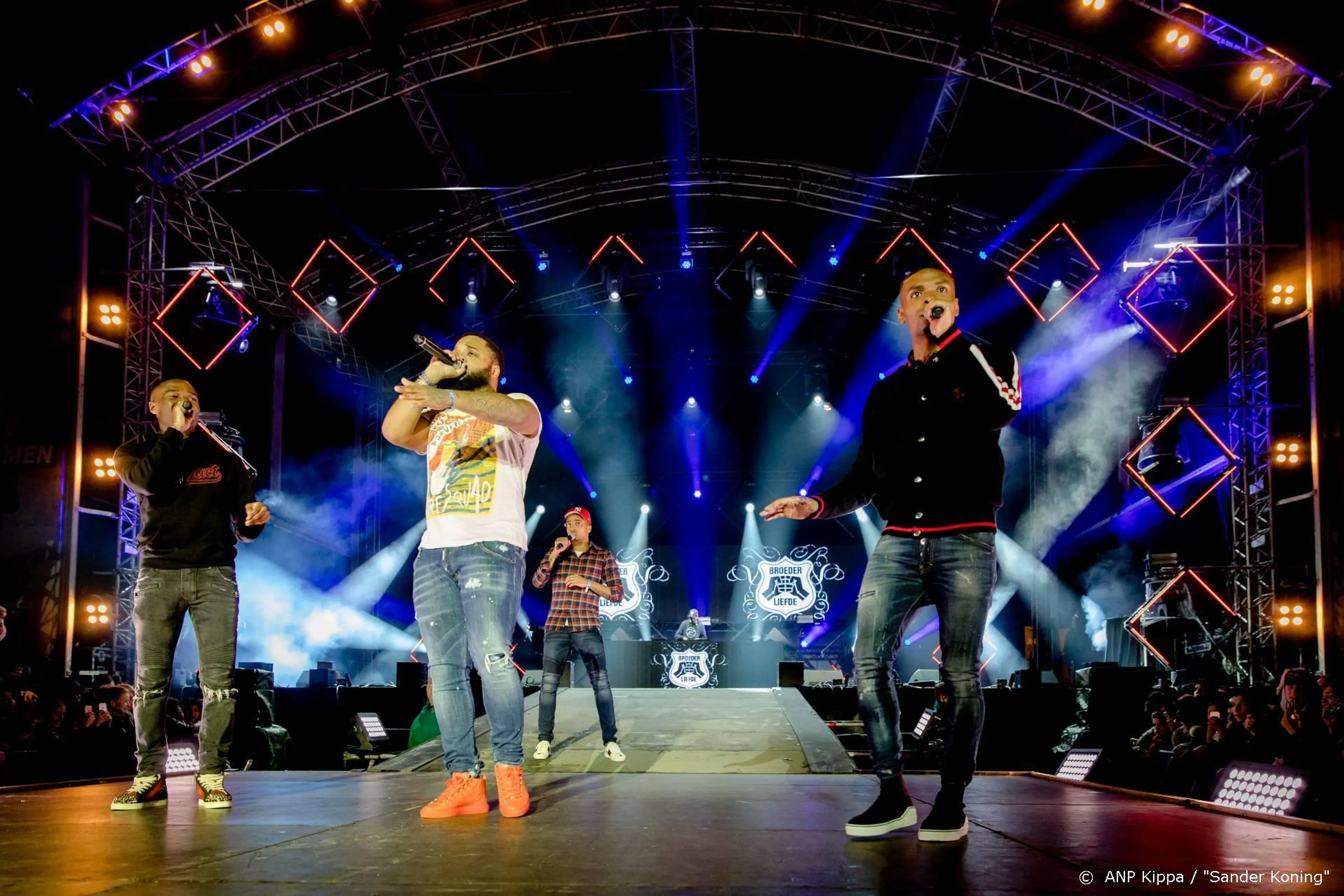 Broederliefde en Josylvio op verzamelalbum Spanker