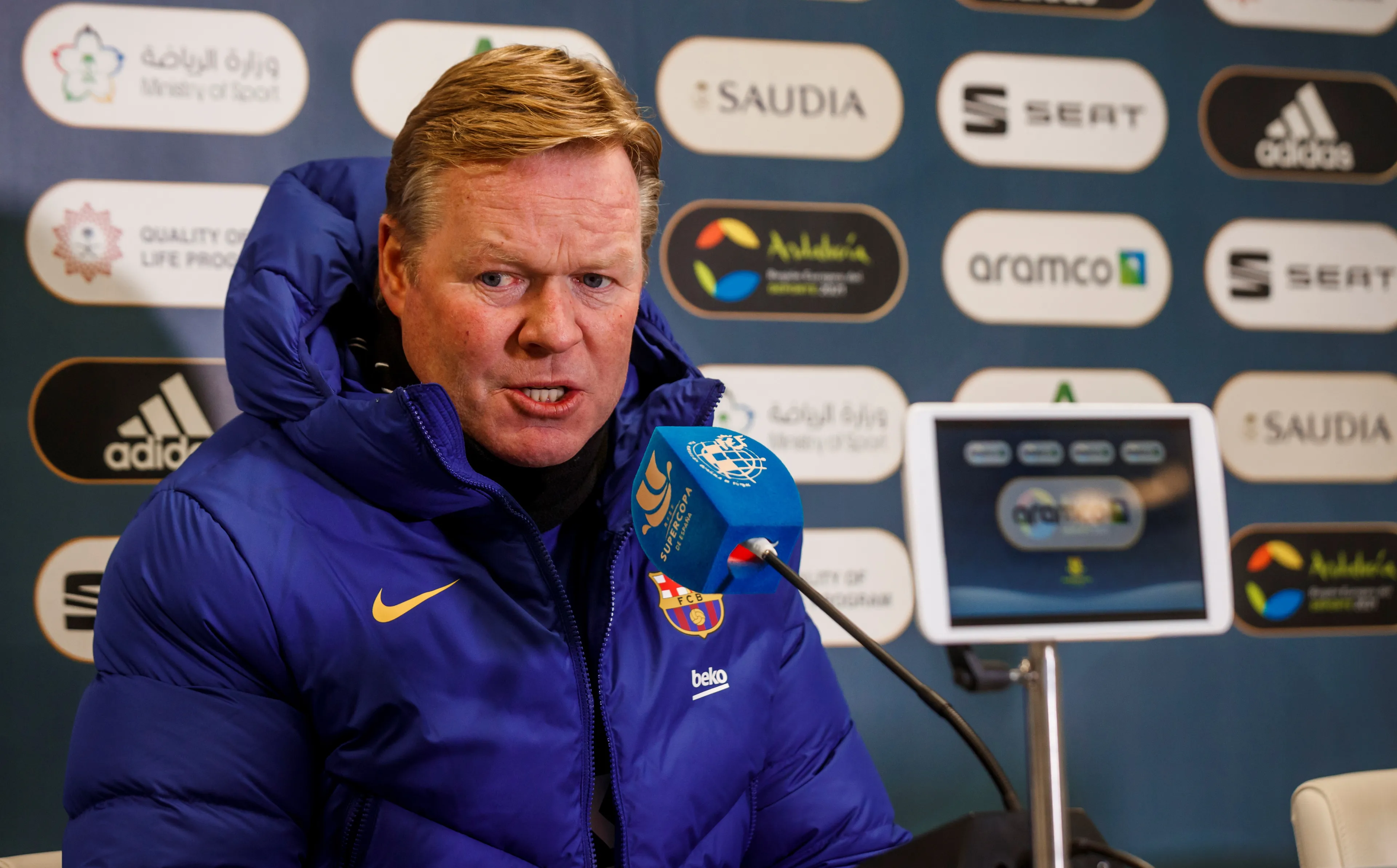 Trainer Ronald Koeman mag bij FC Barcelona blijven