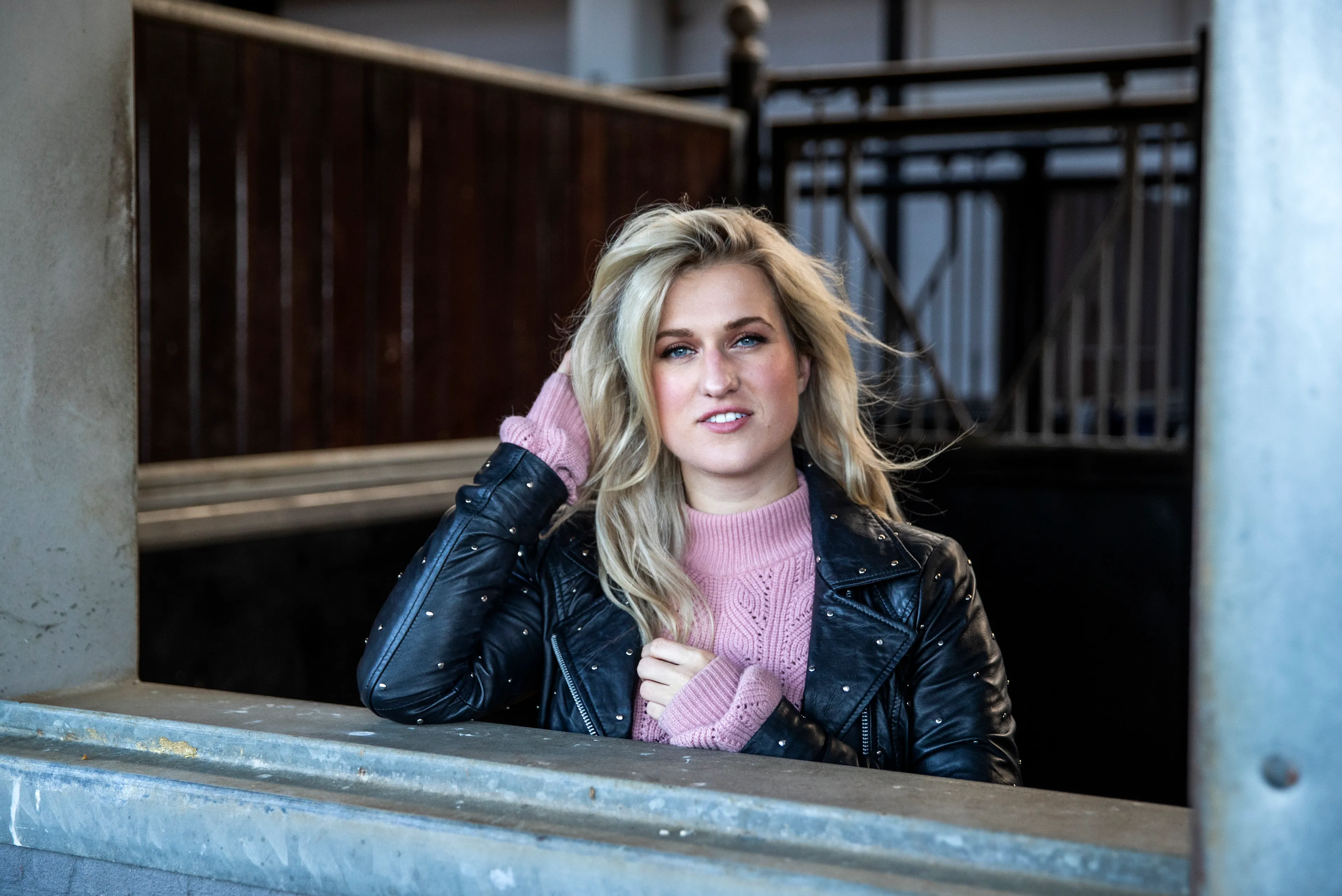 Britt Dekker ontroert met spontane actie