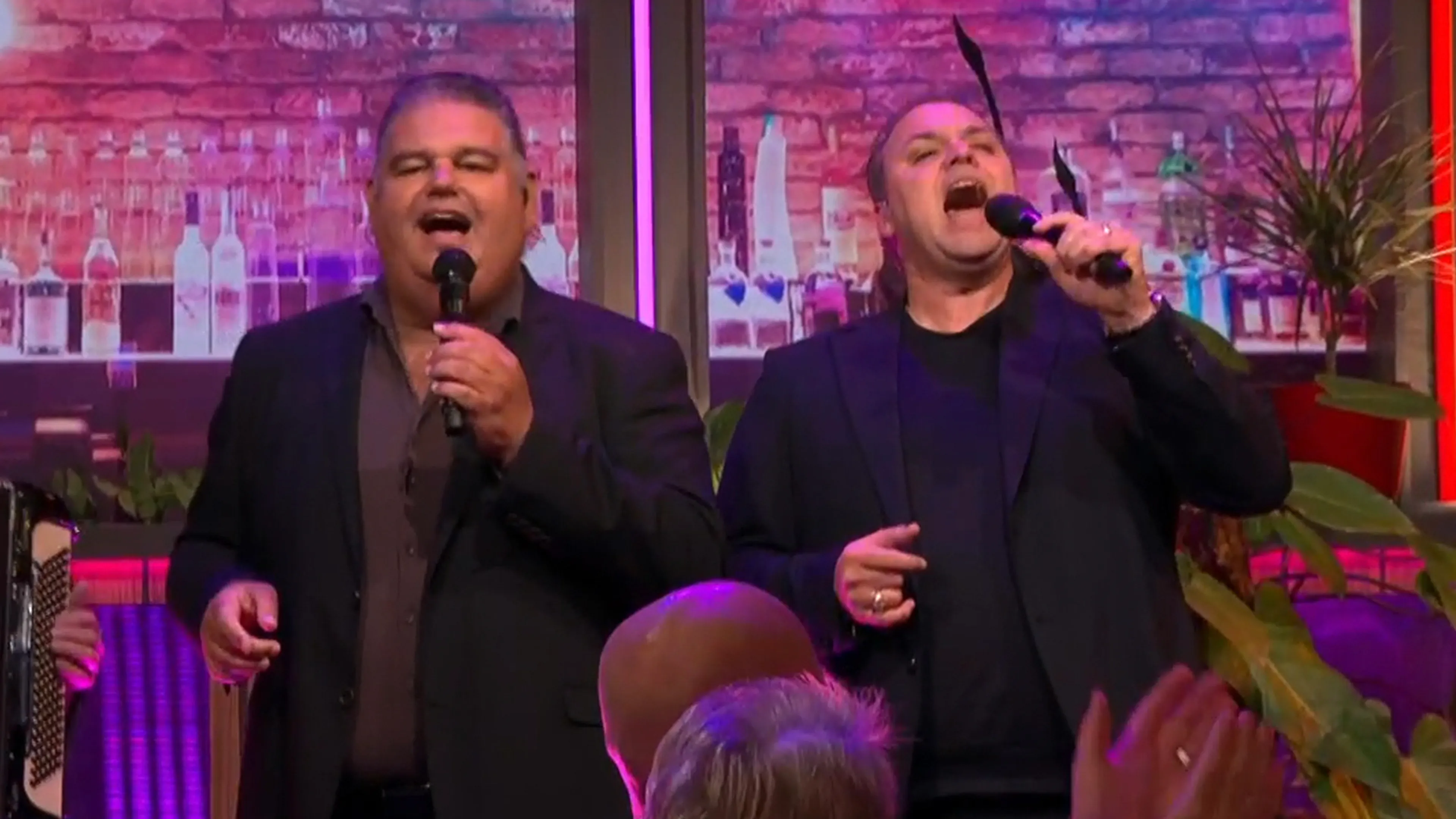 Frans Bauer en Django Wagner openen De Oranjezondag met 'Heb Je Al Genoeg Genoten!' (De Oranjezondag)