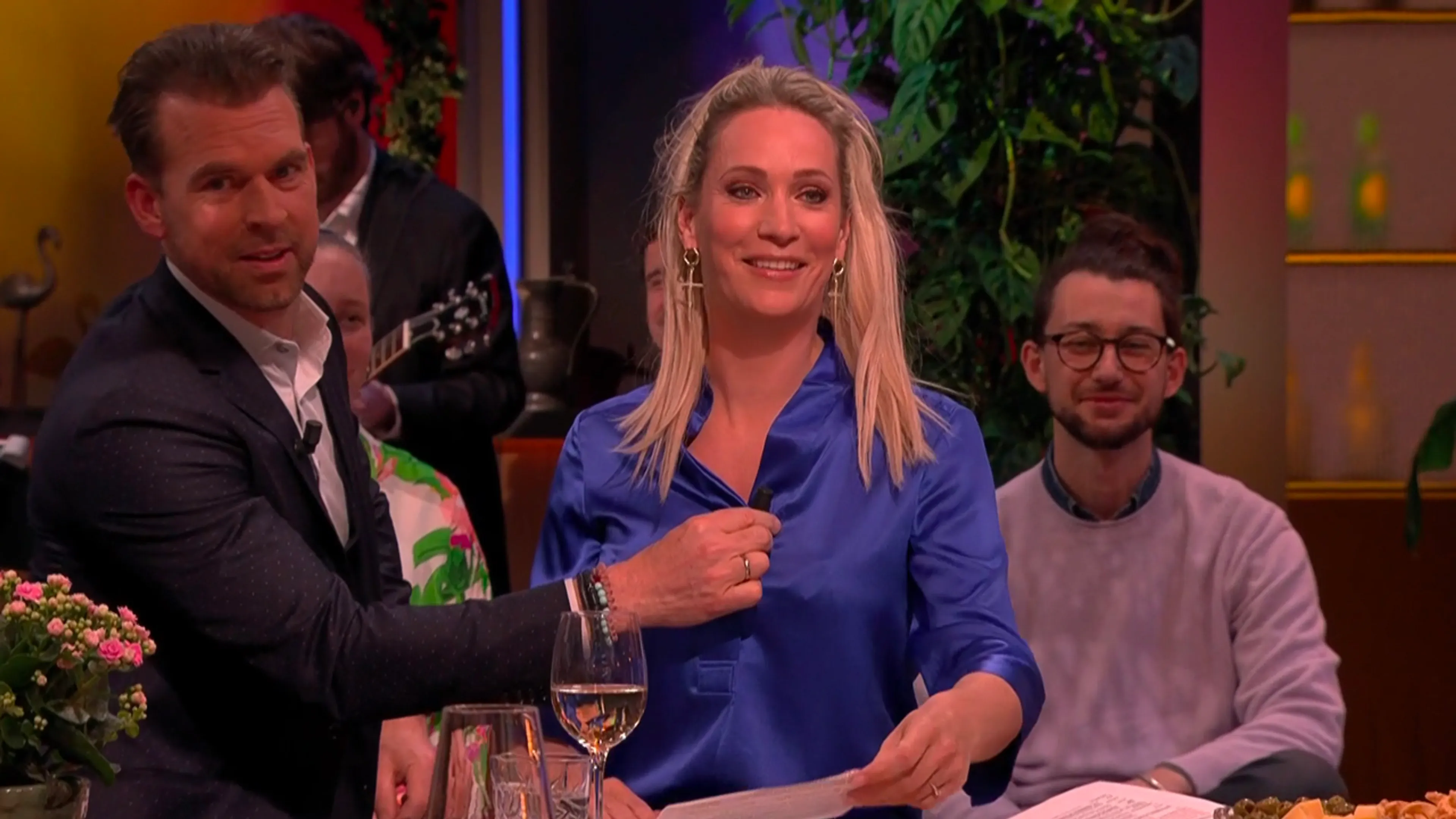 Angela de Jong waarschuwt Hélène Hendriks