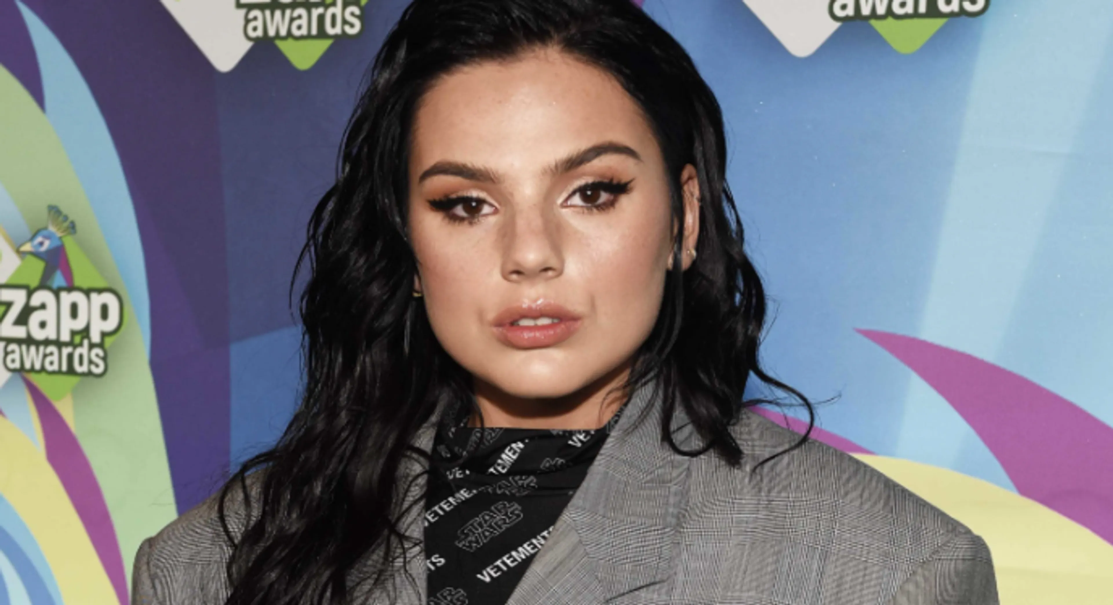 Famke Louise gaat flink de fout in op social media