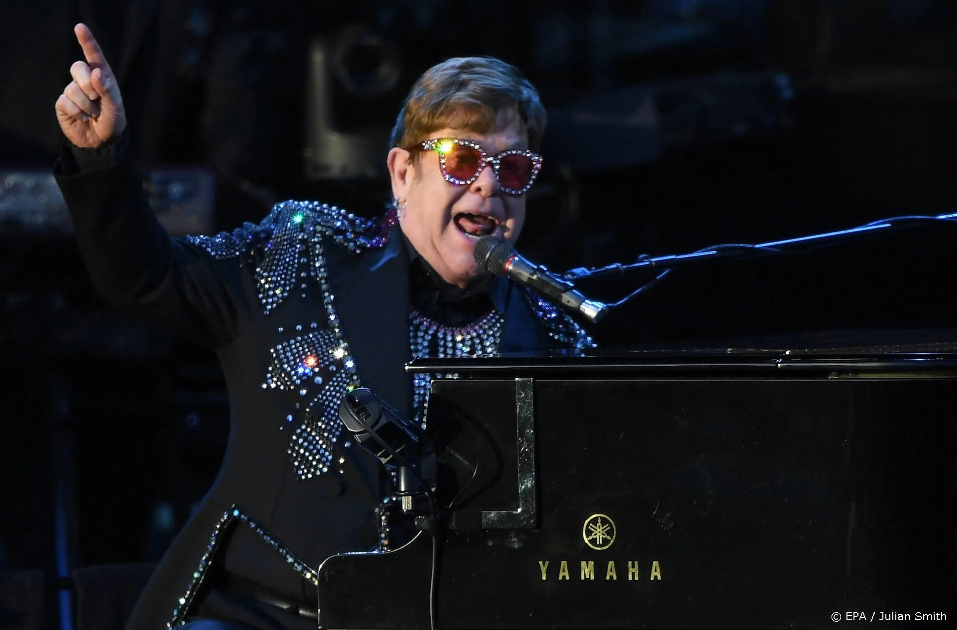 Elton John belt Ed Sheeran elke dag sinds coronabesmetting