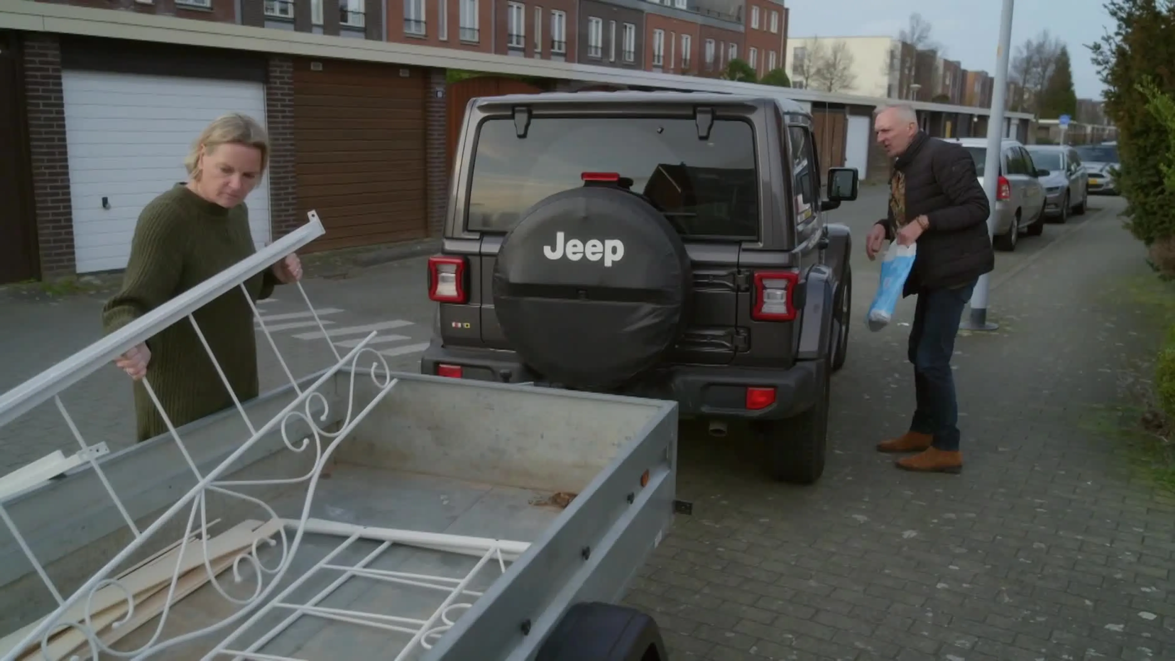 Martien heeft kortsluiting bij de aanhanger