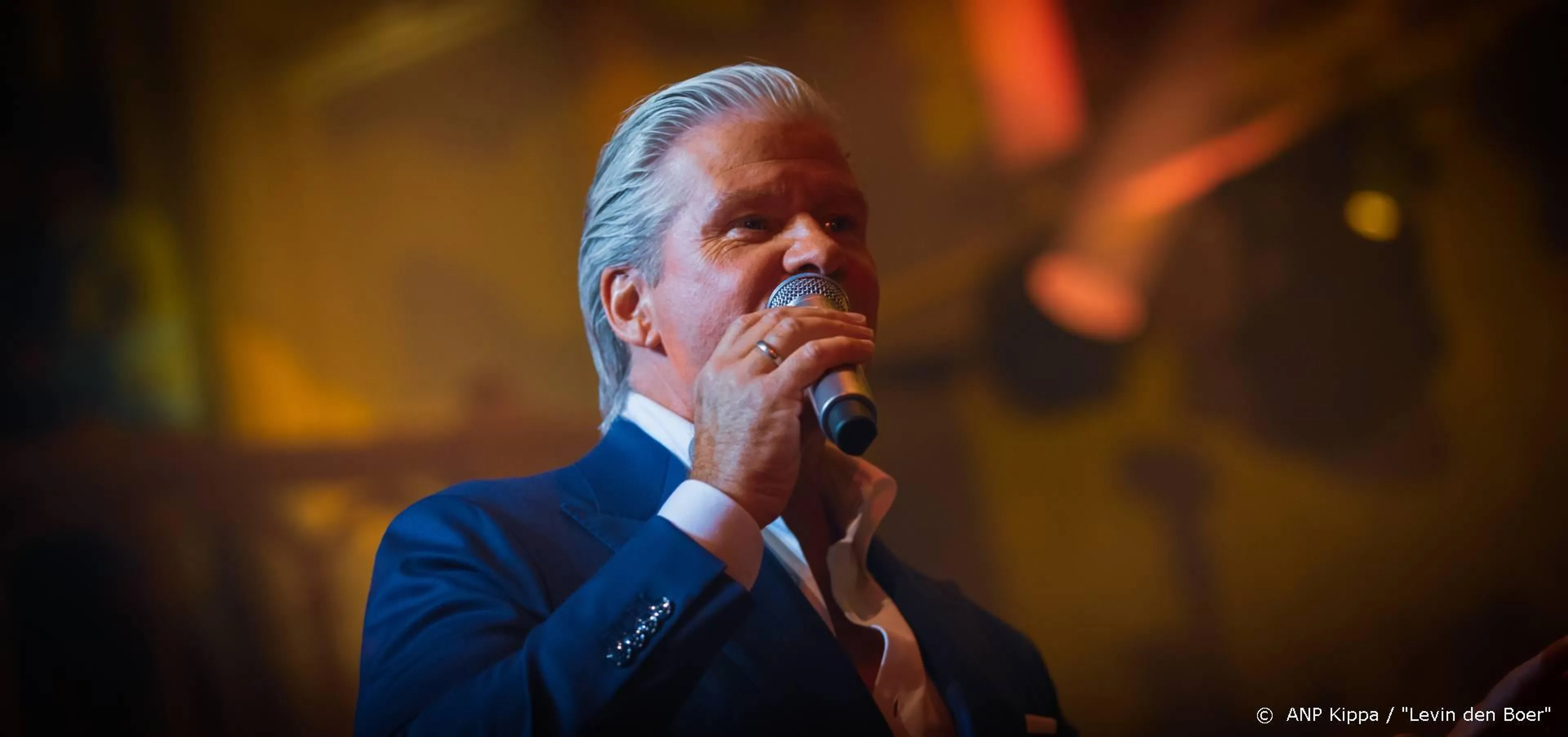 Dries Roelvink in tranen