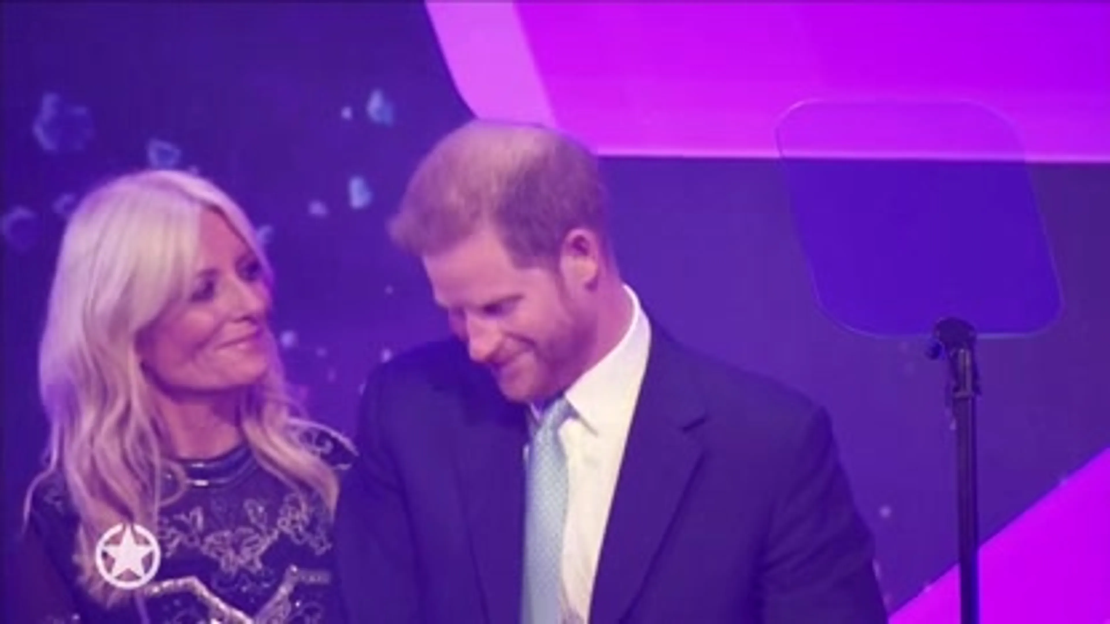Prins Harry schiet vol tijdens speech op awardshow