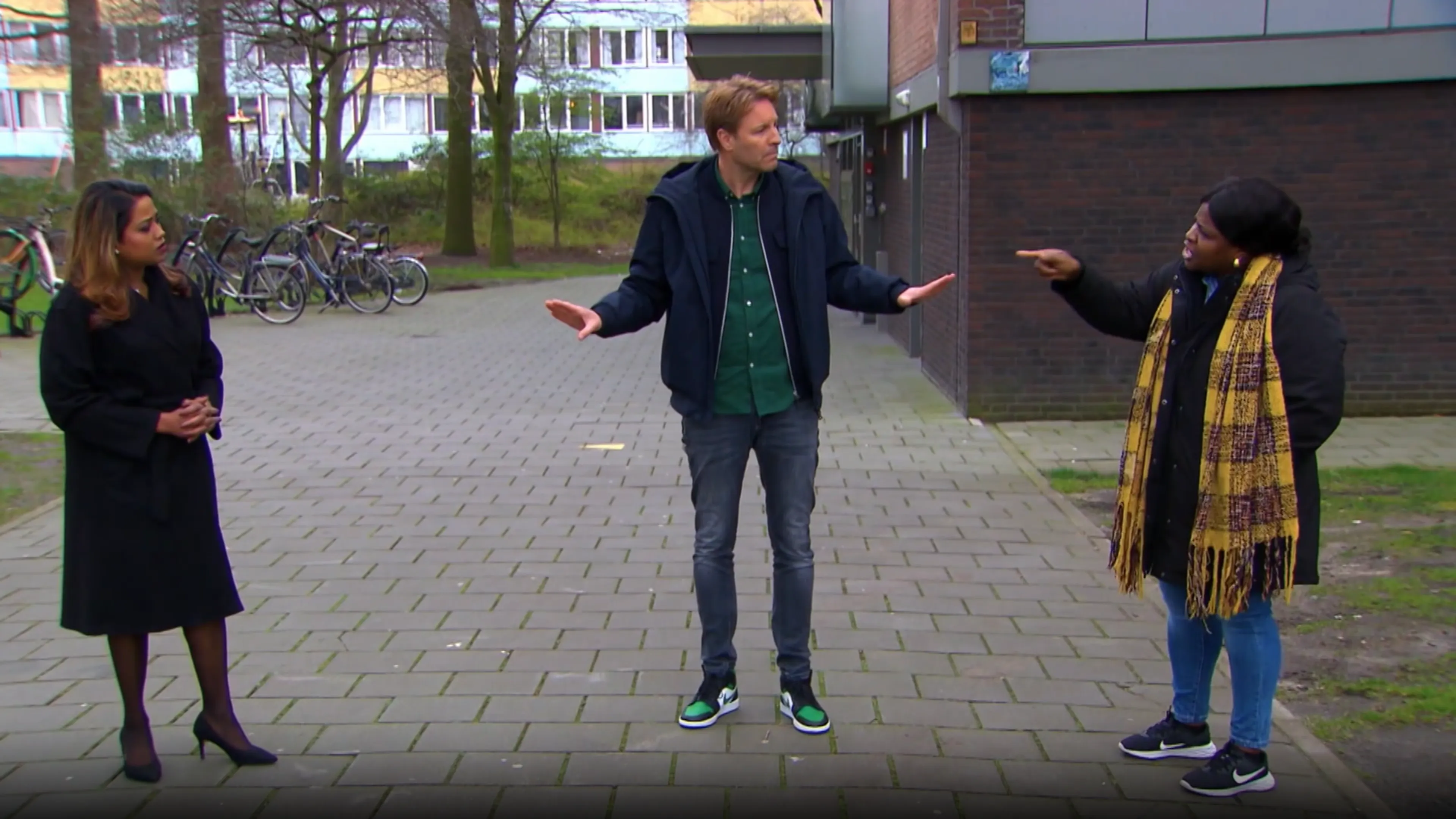 ZIEN: Geluidsoverlast burenruzie MFVDU escaleert: 'Sla tanden uit je bek'