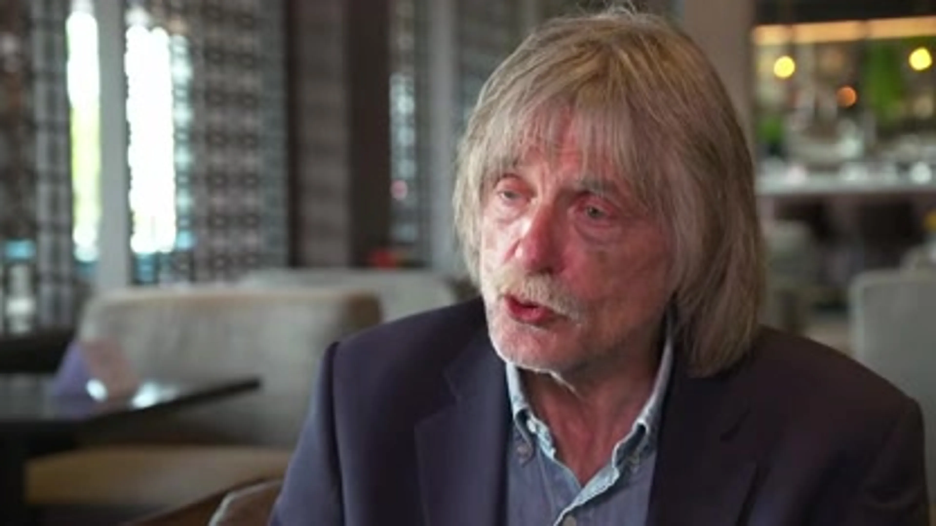 Johan Derksen organiseert benefietconcert voor zieke chauffeur