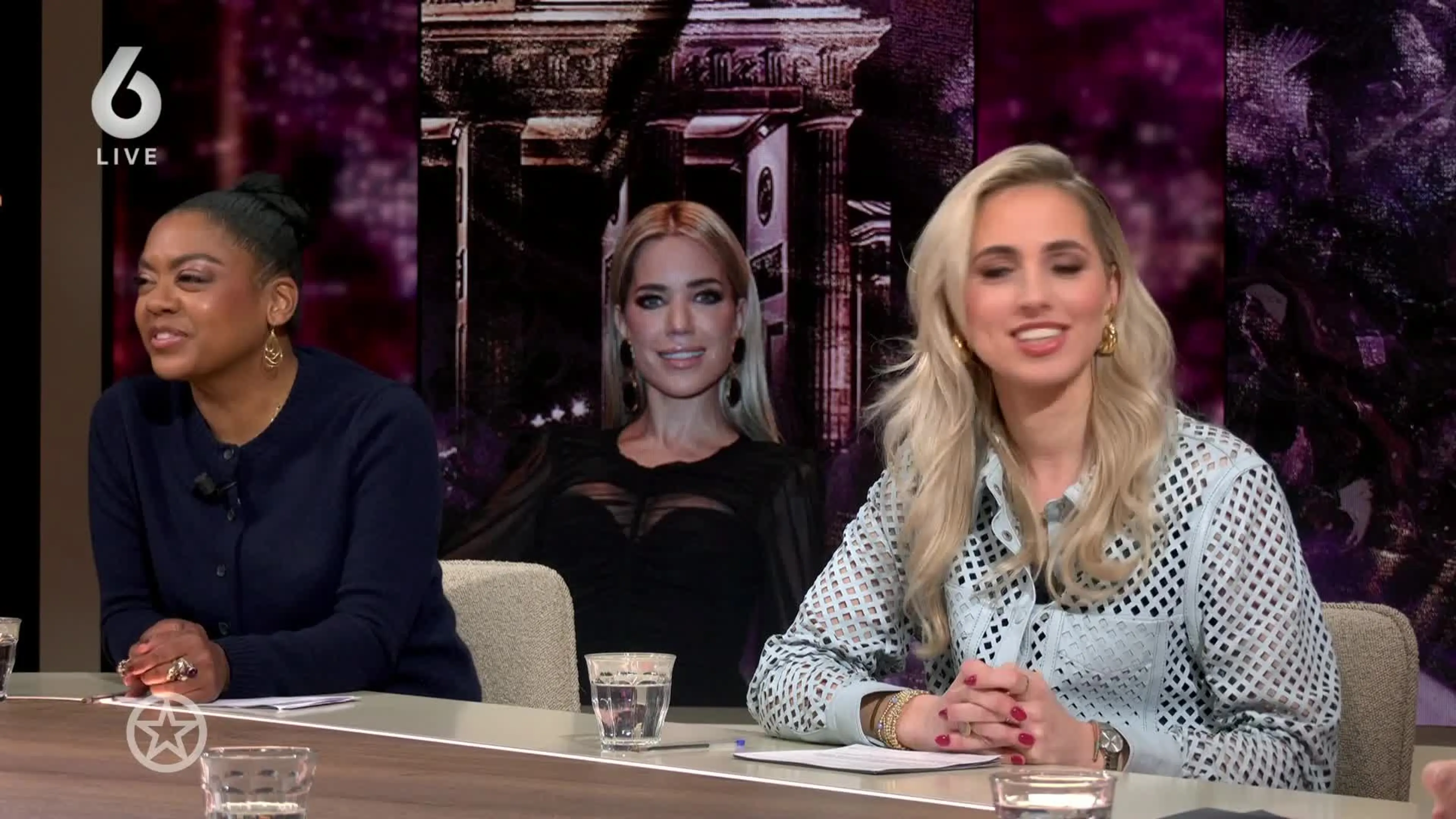 Sylvie Meis met de billetjes bloot