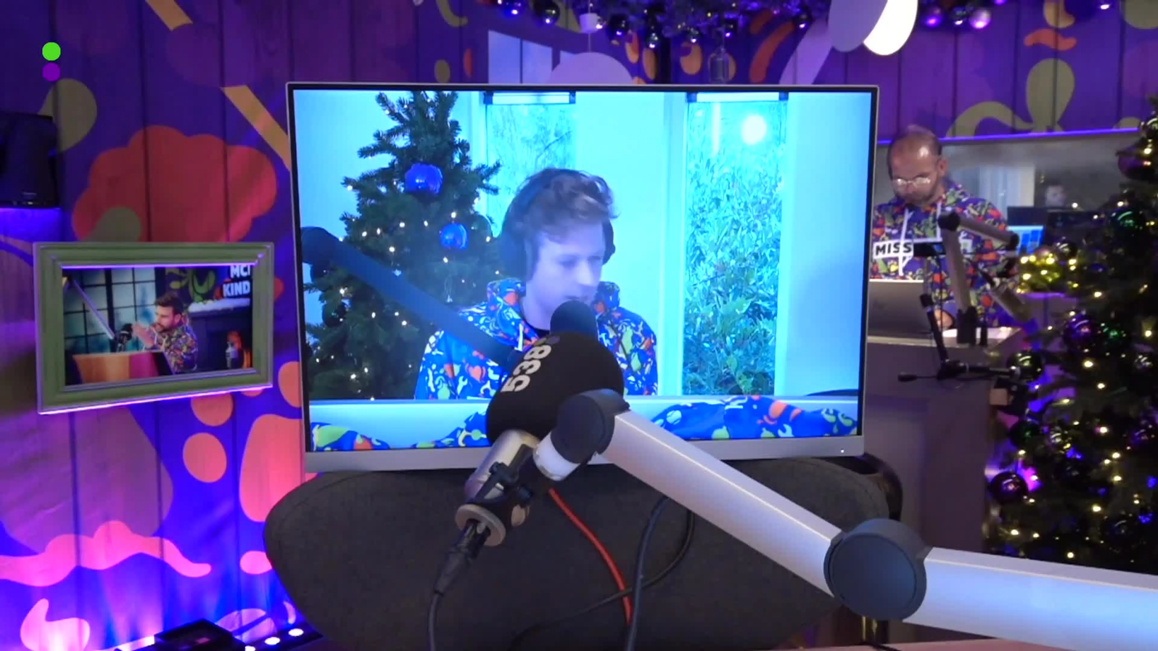 Wietze maakt radio vanuit thuisstudio