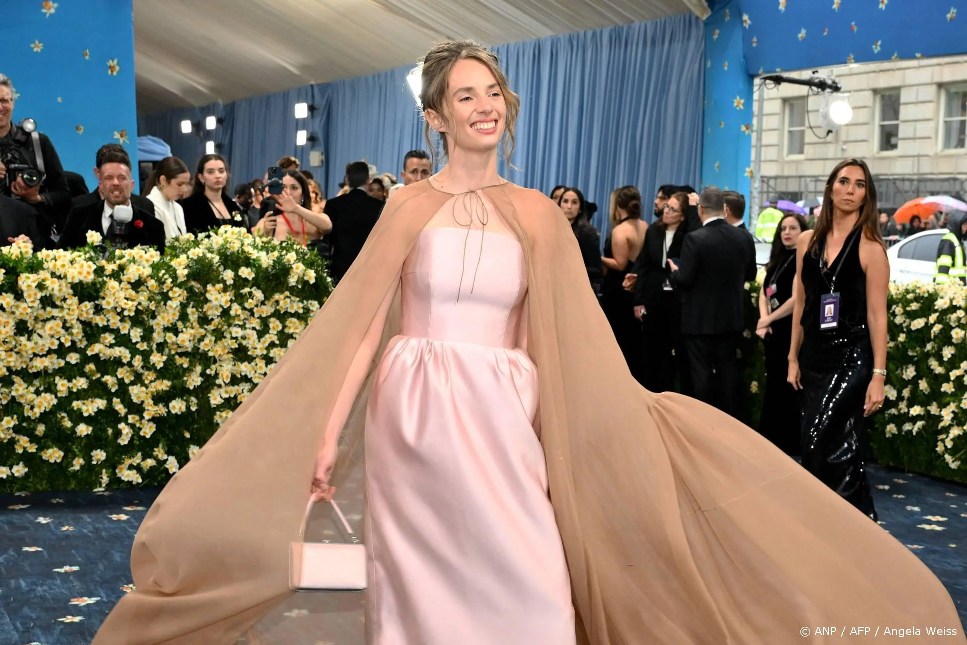 Stranger Things-ster Maya Hawke stiekem in het huwelijksbootje gestapt