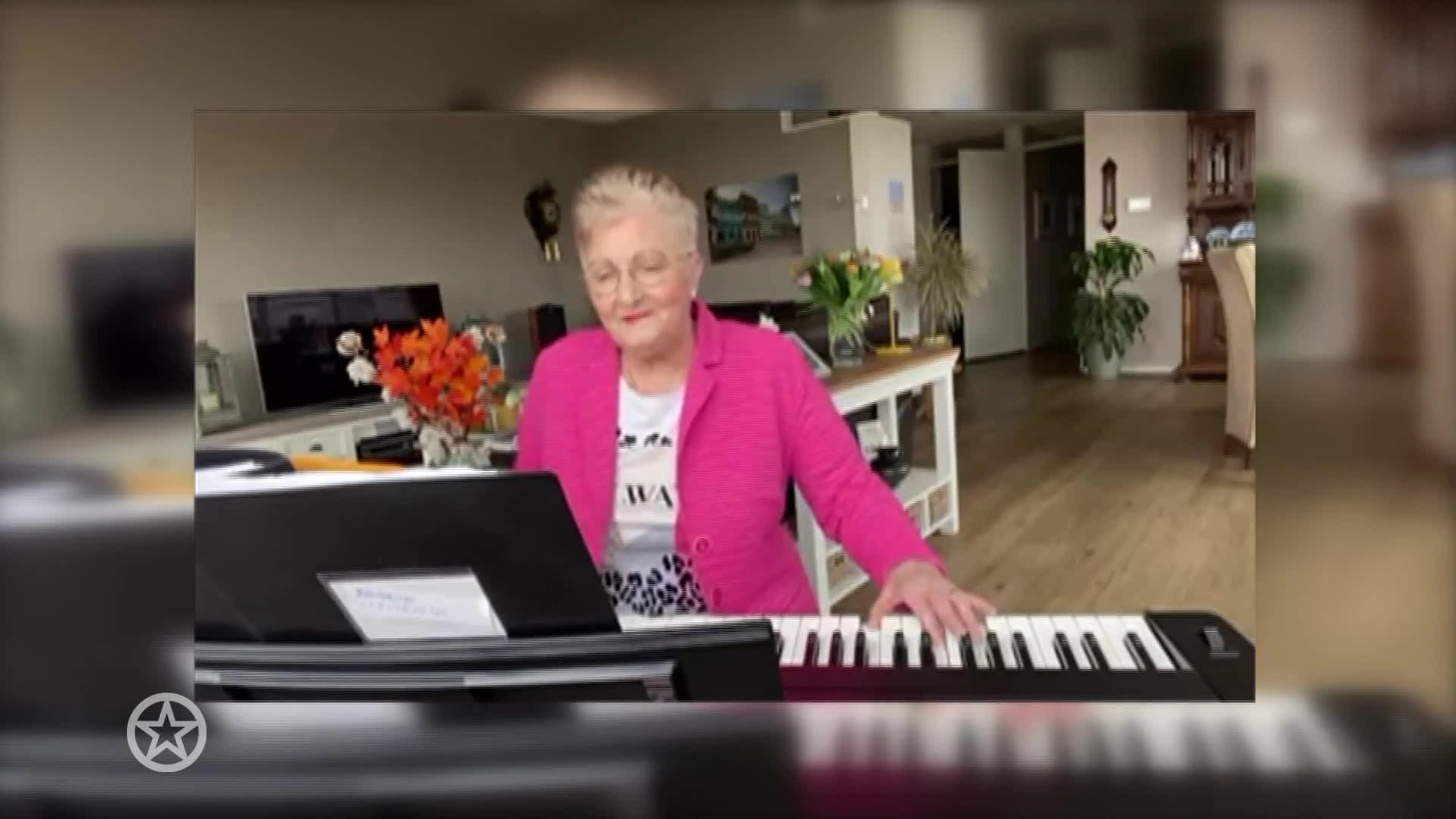 Orgel Joke speelt weer lied op Keyboard