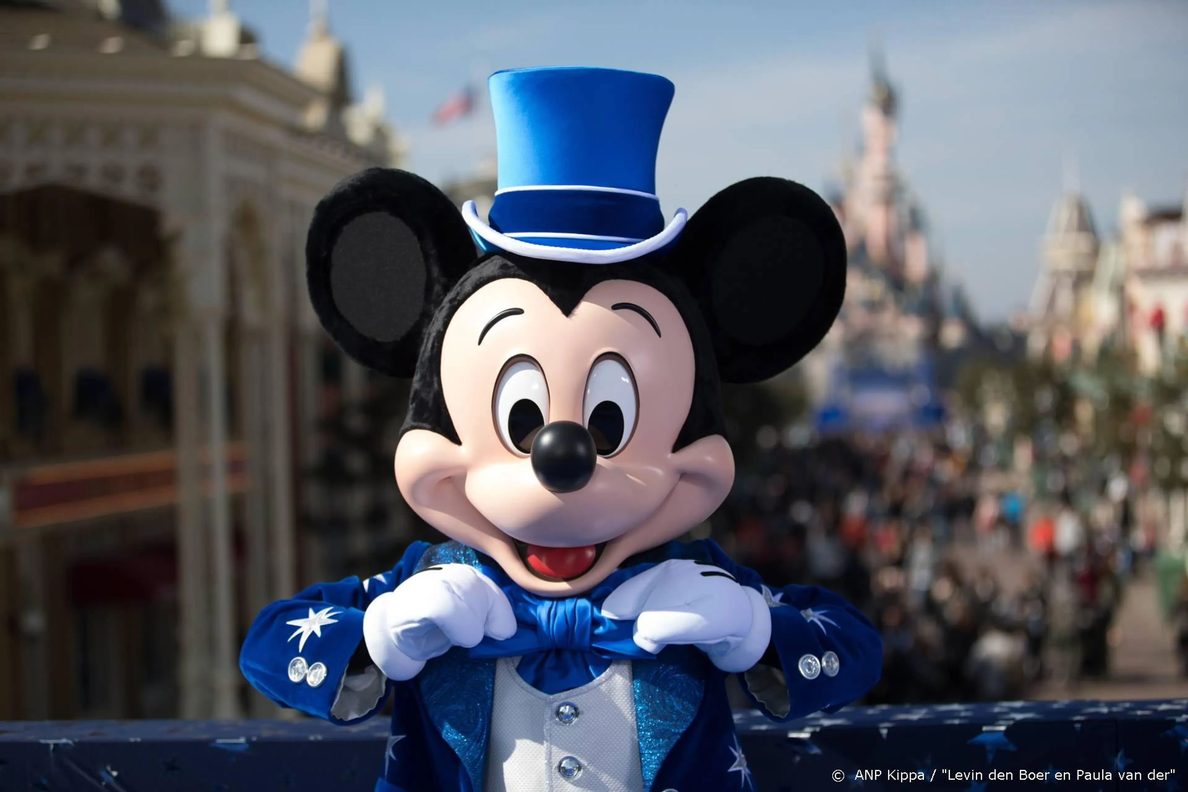 Disney verkoopt Mickey-mondkapjes voor goede doel