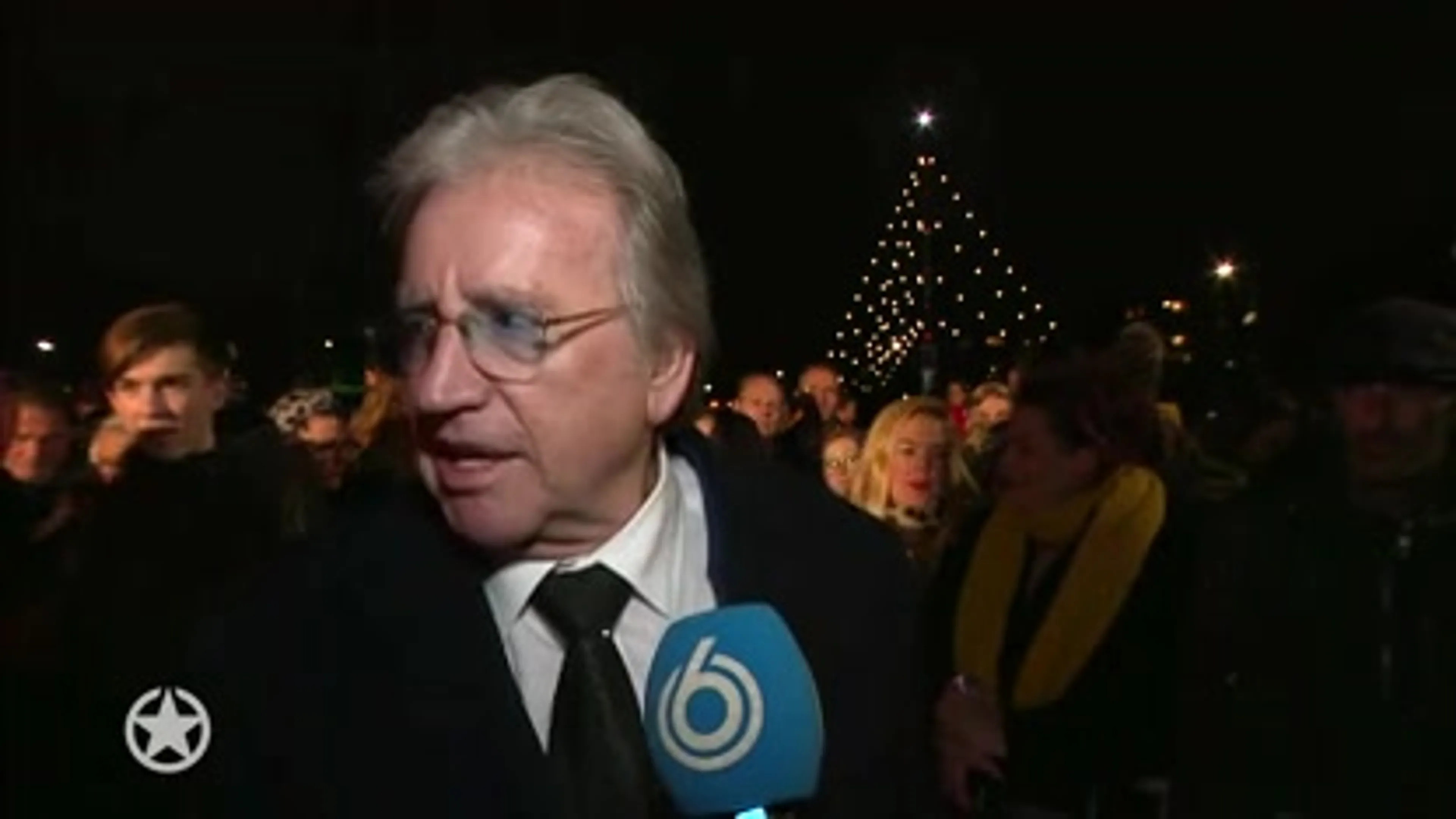 Lee Towers ontsteekt grootste kerstboom van Nederland!