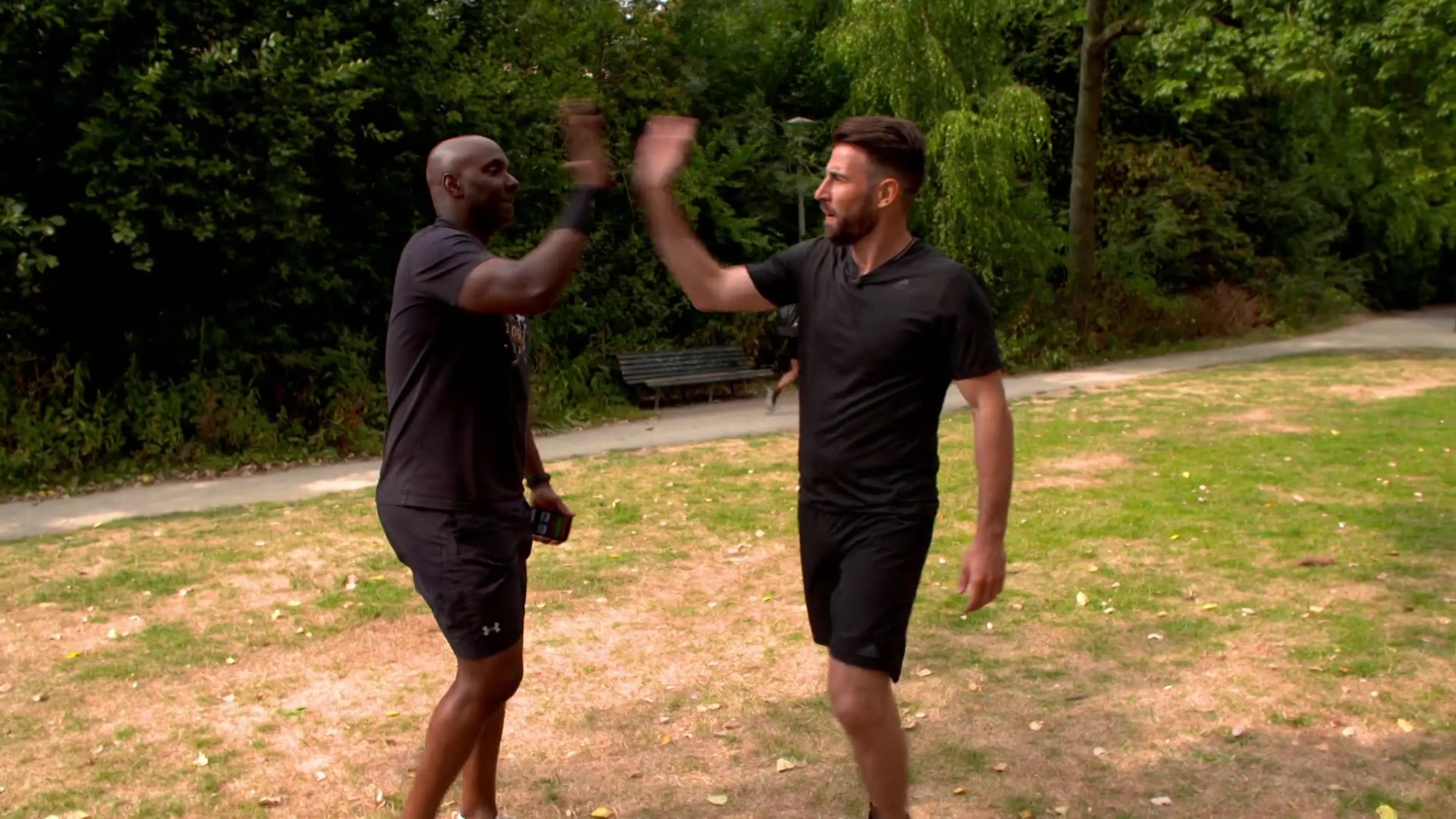 Sporten met klotsende oksels? Carlos Lens weet raad!