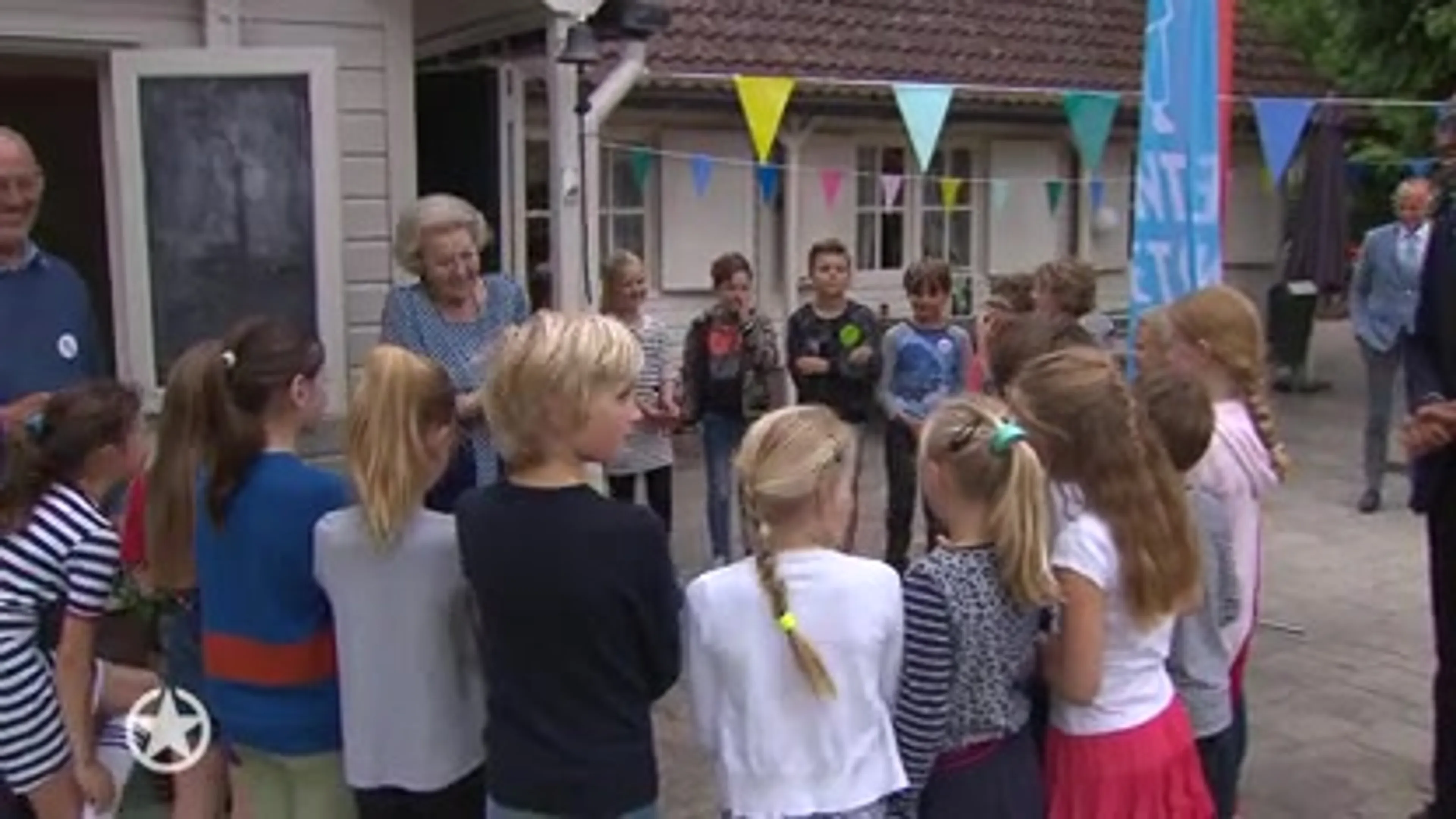 Eerste publieke optreden prinses Beatrix sinds corona-uitbraak