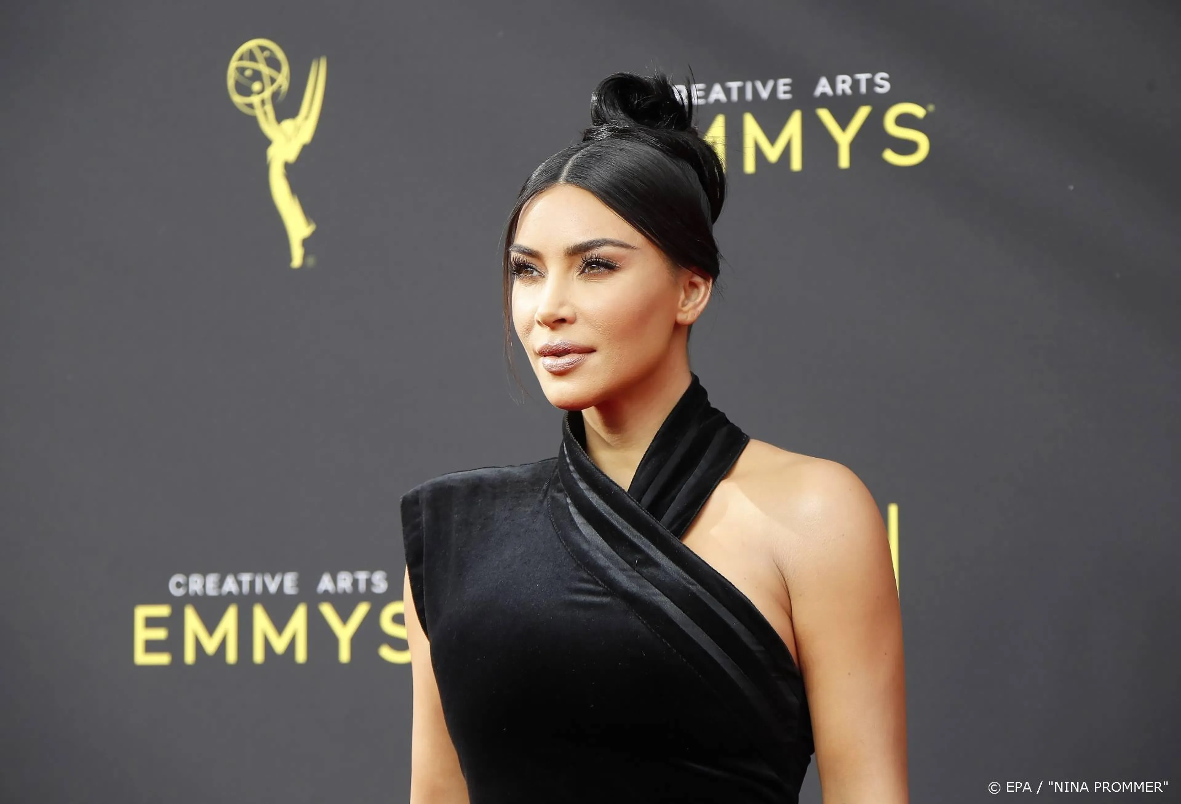 Jongste zoon Kim Kardashian zet eerste stappen