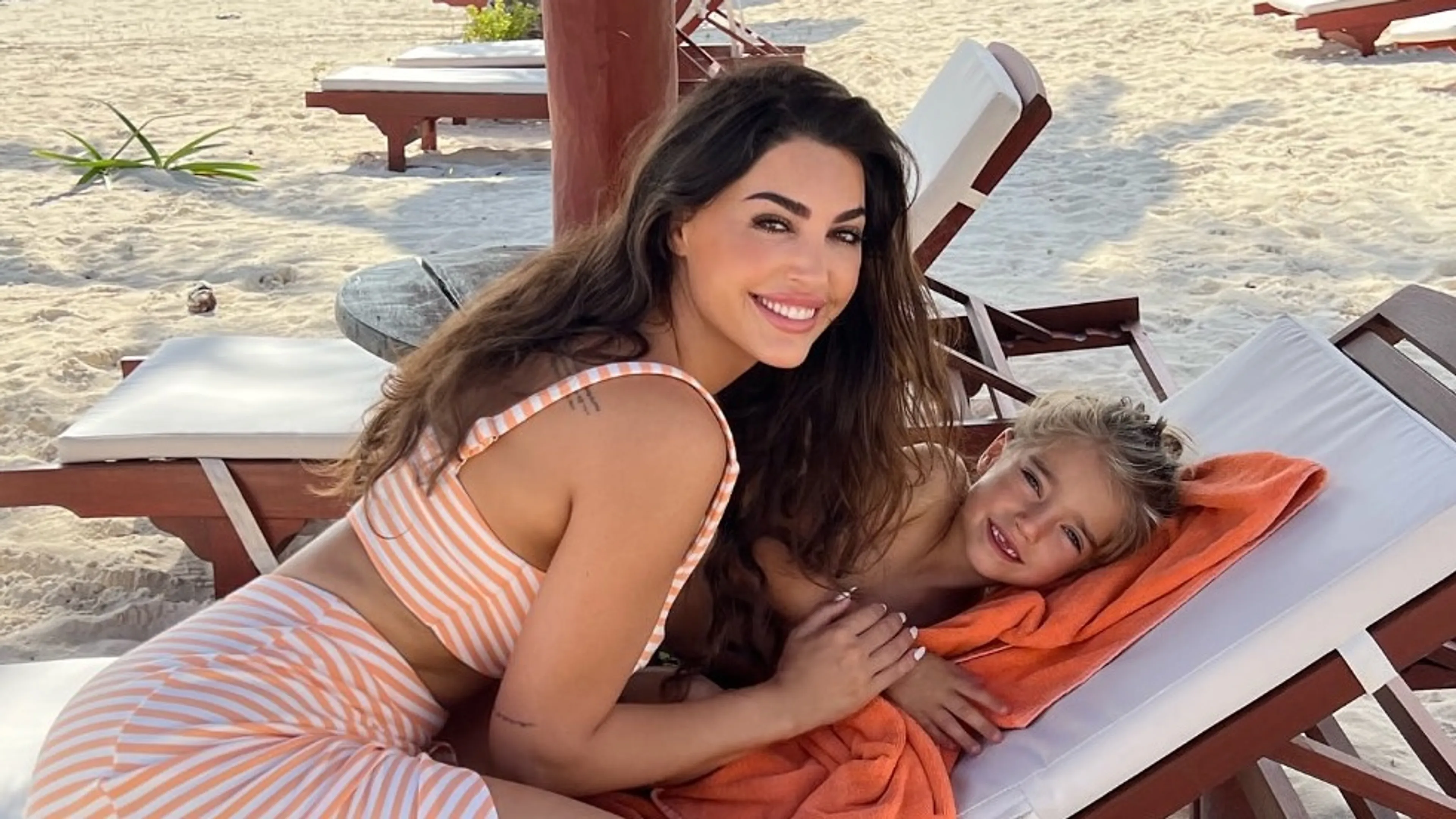 Yolanthe Cabau openhartig over band met zoon: 'Slaapt nog bij mij in bed'