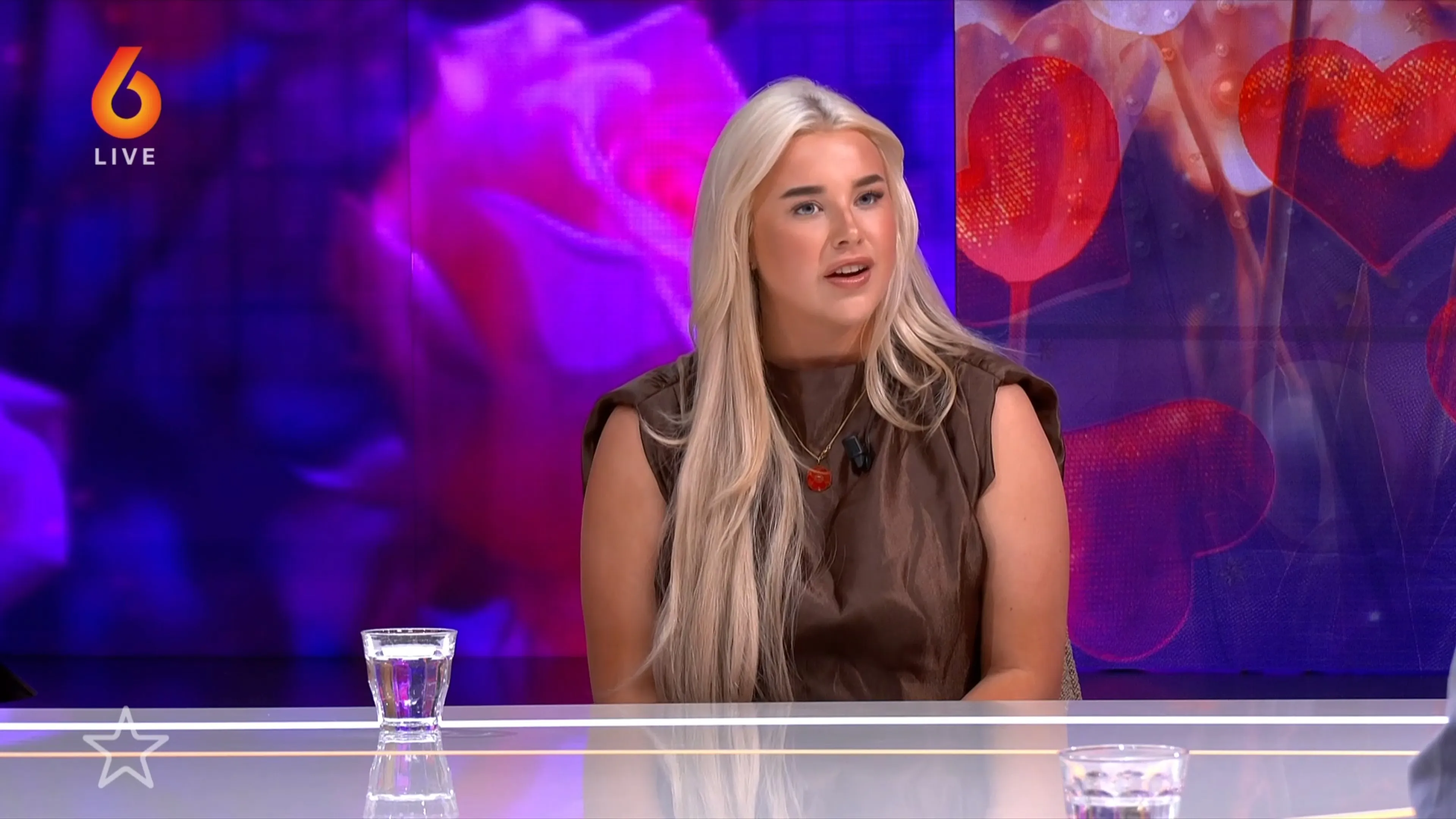 Volkszanger Senna is niet op zoek naar liefde: 'Ben lekker alleen'