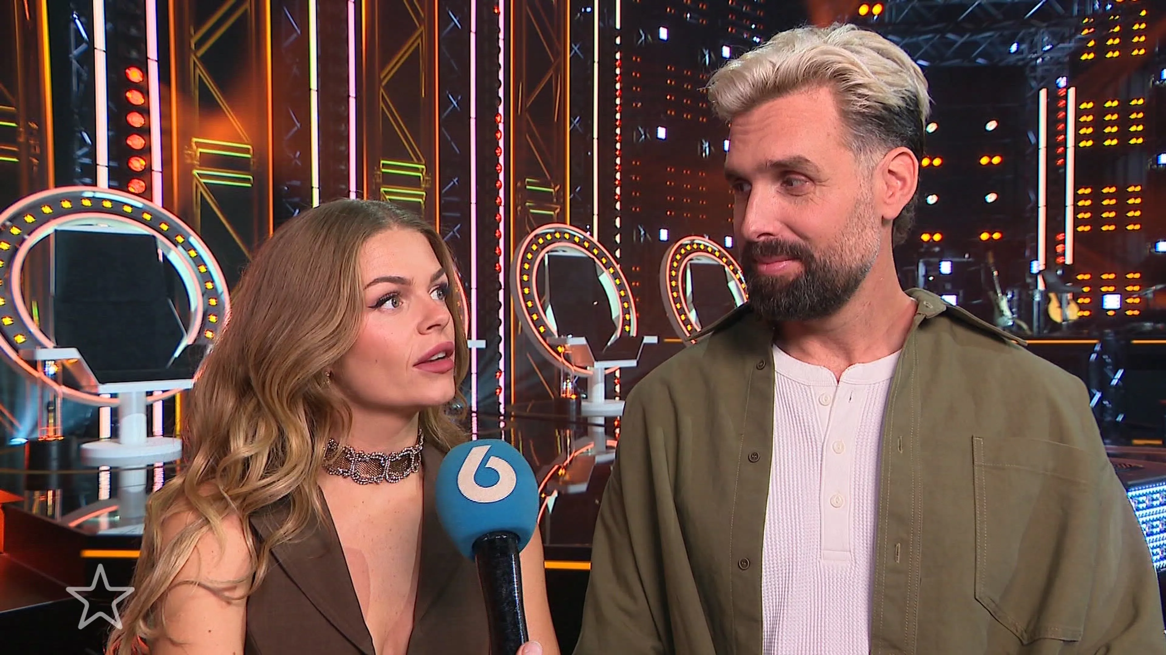 Sterrenjury zingt met kandidaten in nieuw programma Sing With Me